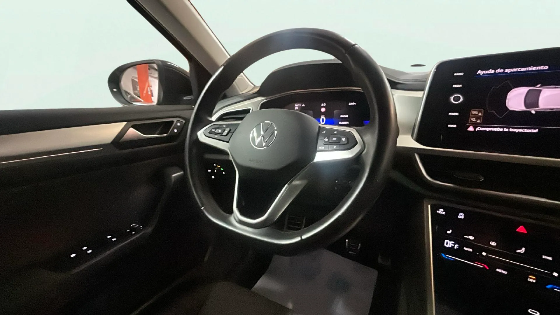 Volkswagen T-Roc 1.0 TSI - foto 16