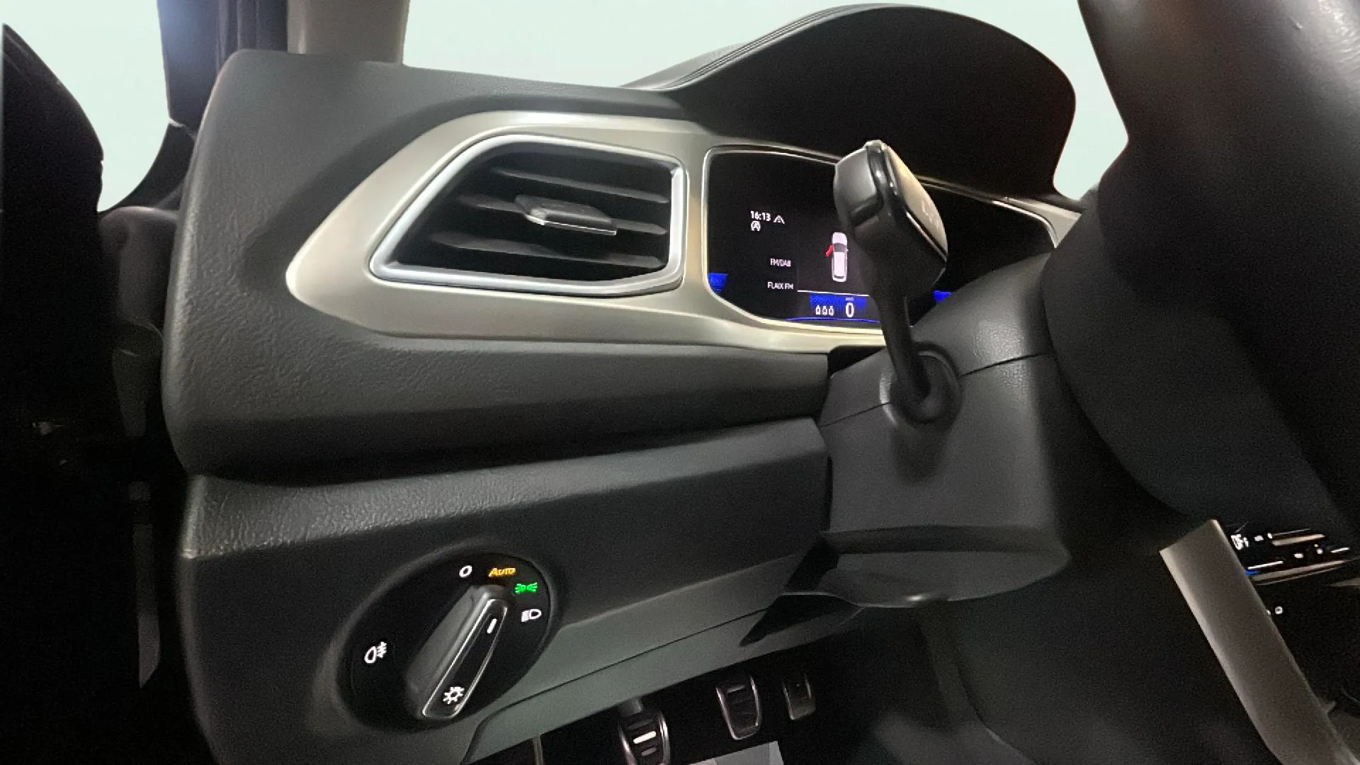 Volkswagen T-Roc 1.0 TSI - foto 19