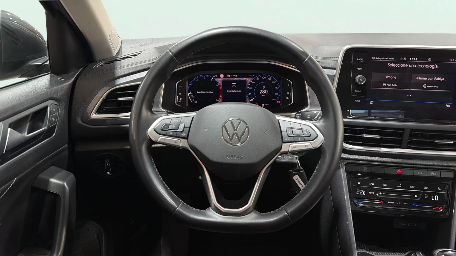 Volkswagen T-Roc 1.0 TSI - foto 17