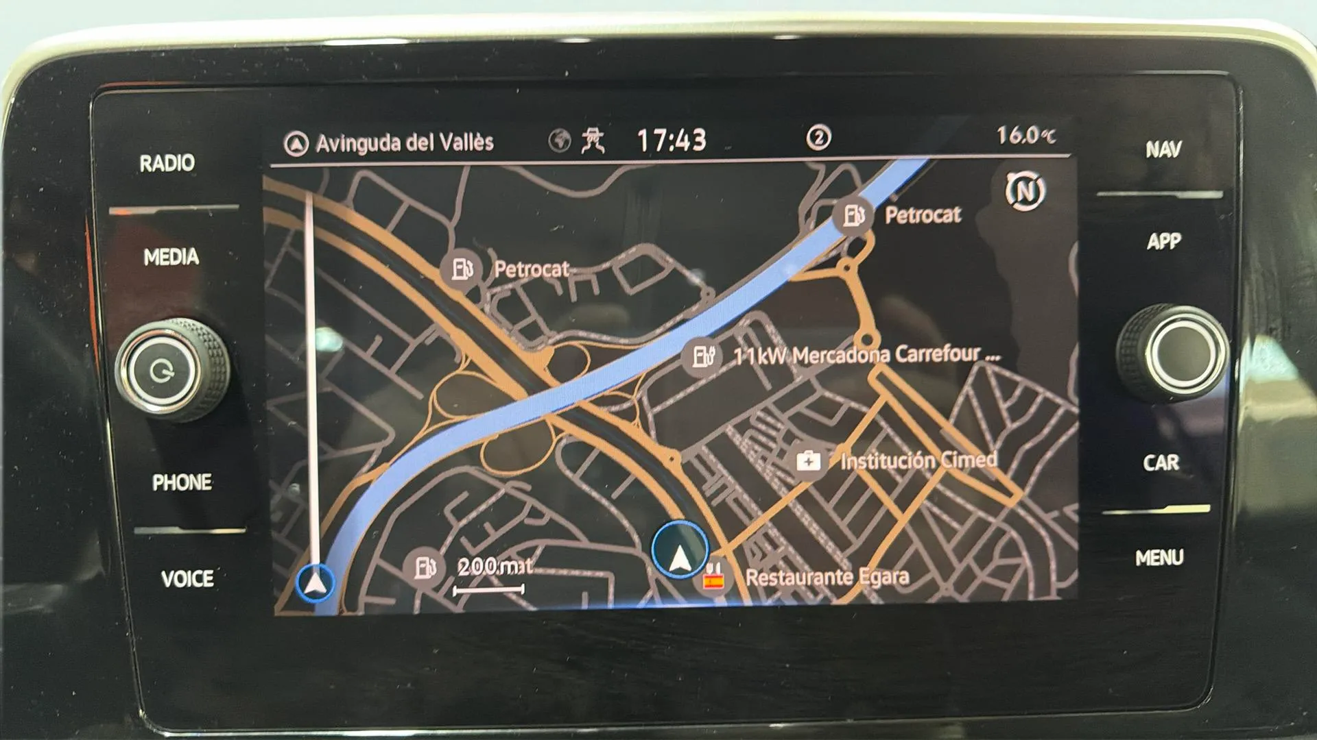Volkswagen T-Roc 1.0 TSI - foto 27