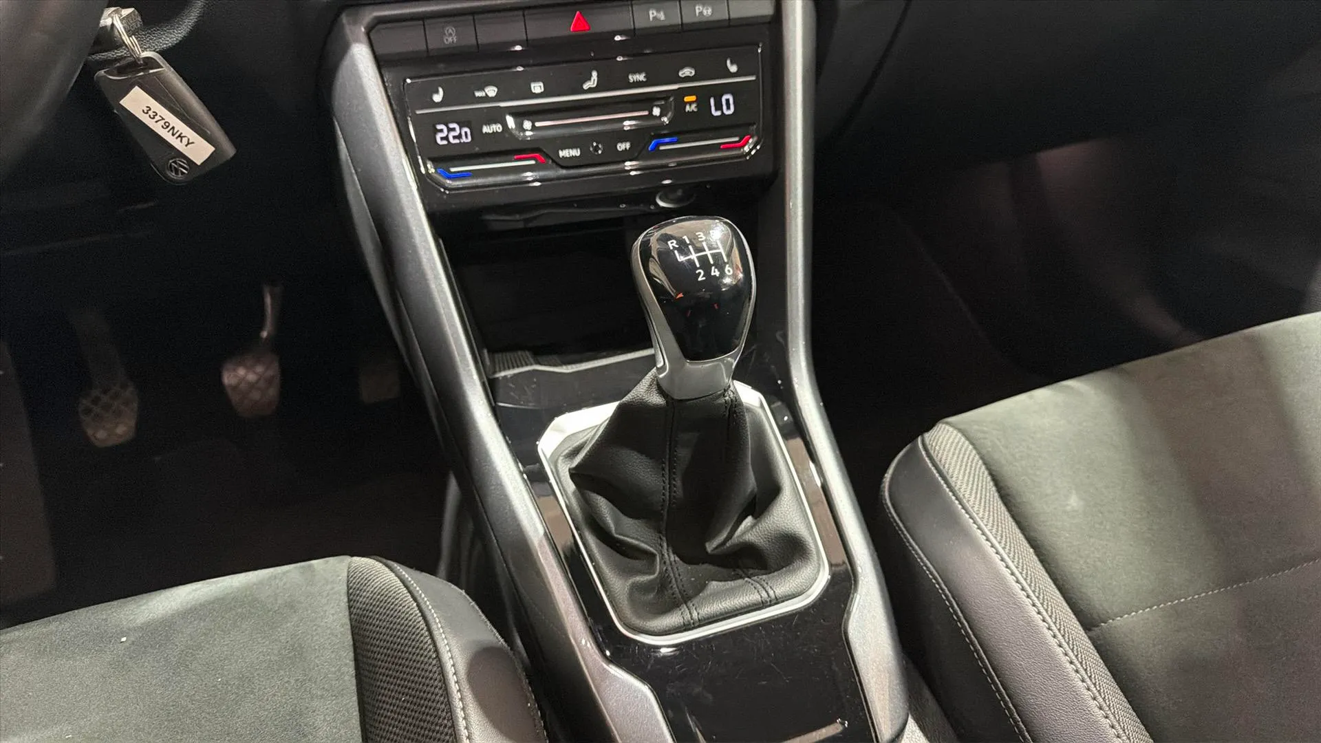 Volkswagen T-Roc 1.0 TSI - foto 19