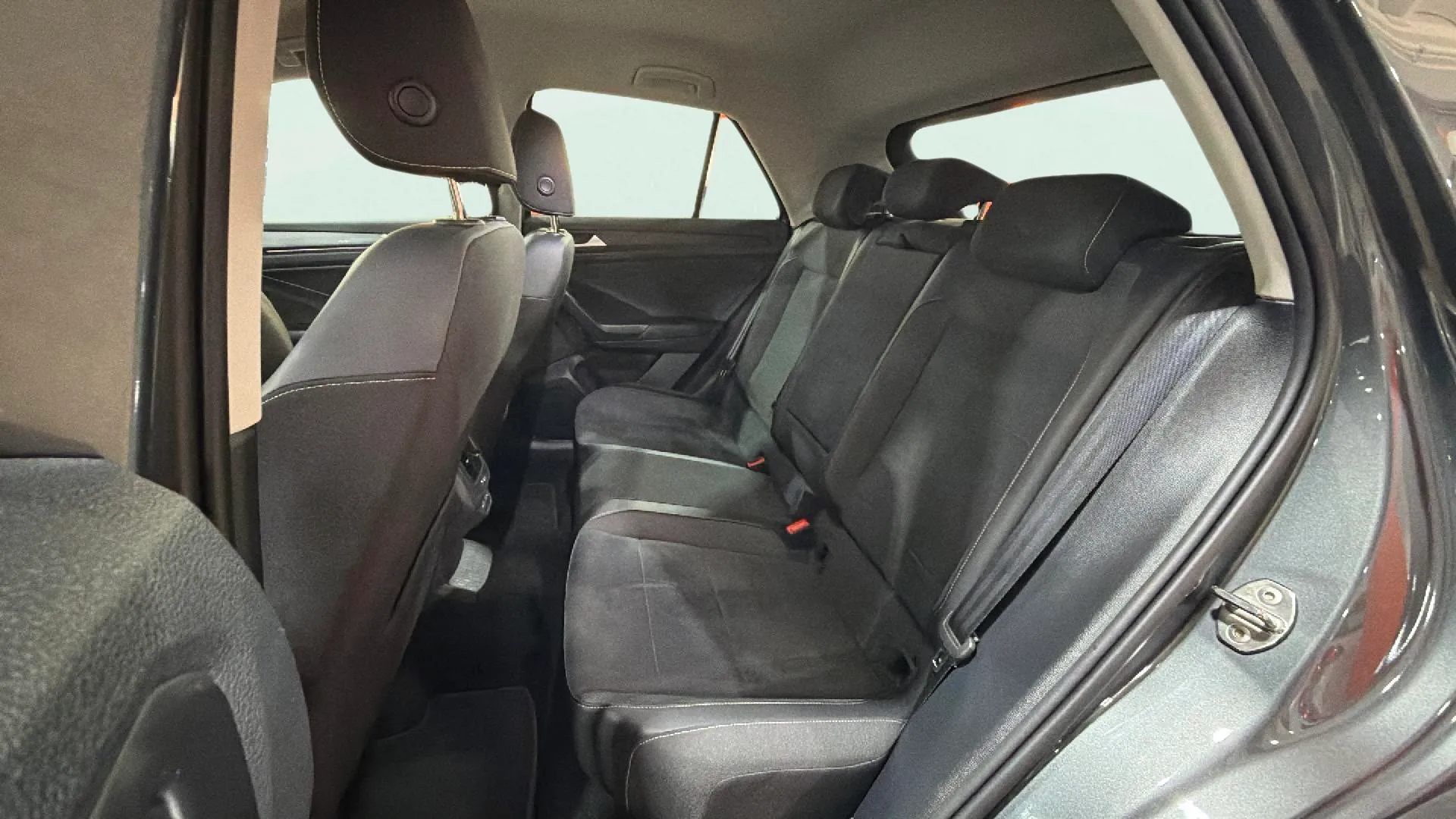 Volkswagen T-Roc 1.0 TSI - foto 10