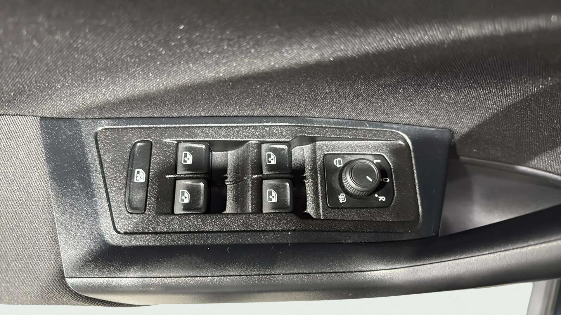 Volkswagen T-Roc 1.0 TSI - foto 16