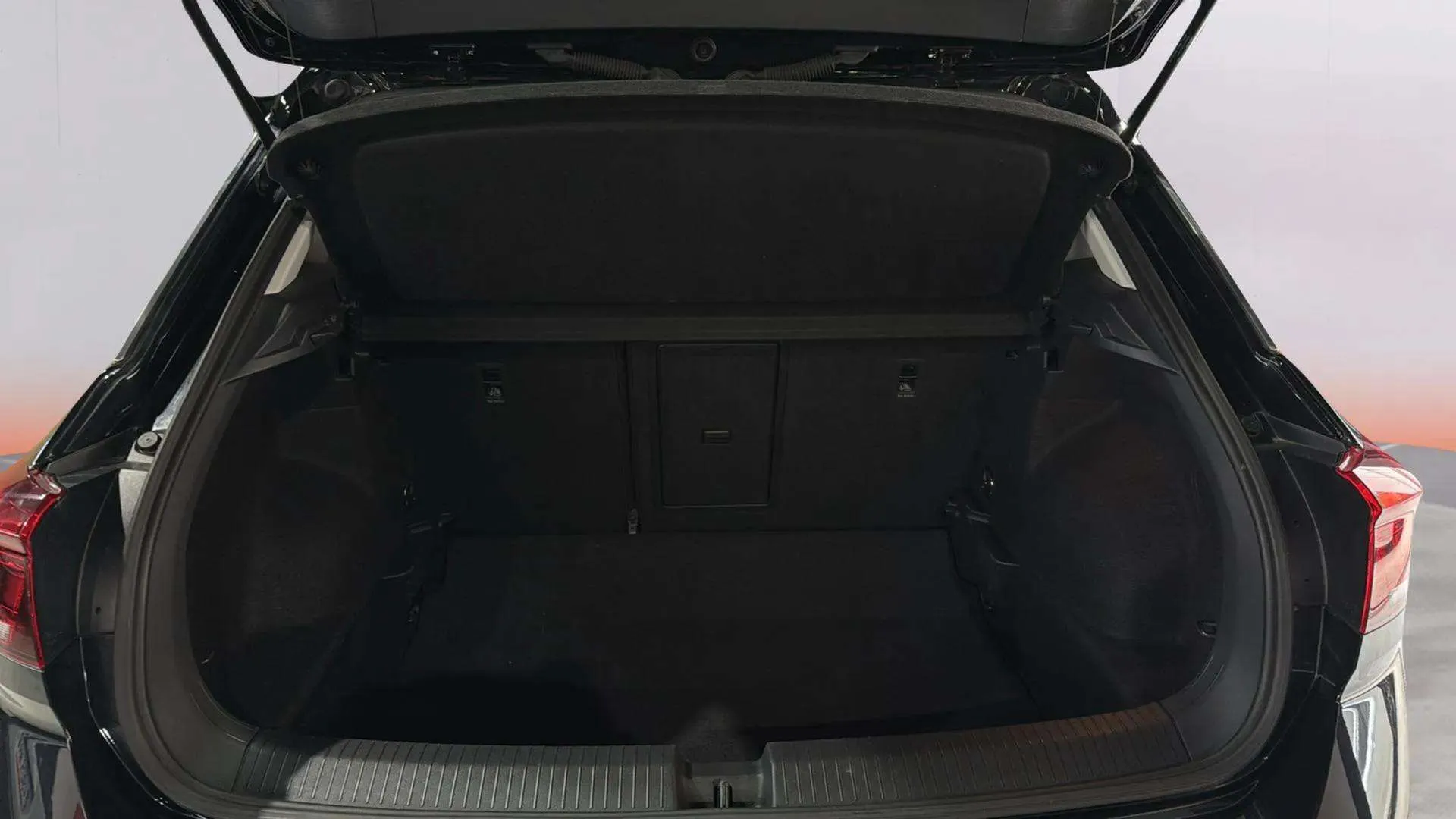 Volkswagen T-Roc 1.0 TSI - foto 23