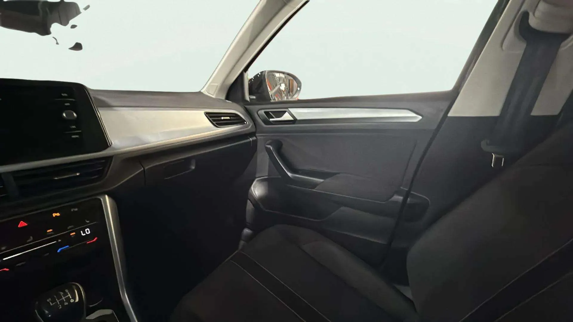 Volkswagen T-Roc 1.0 TSI - foto 22