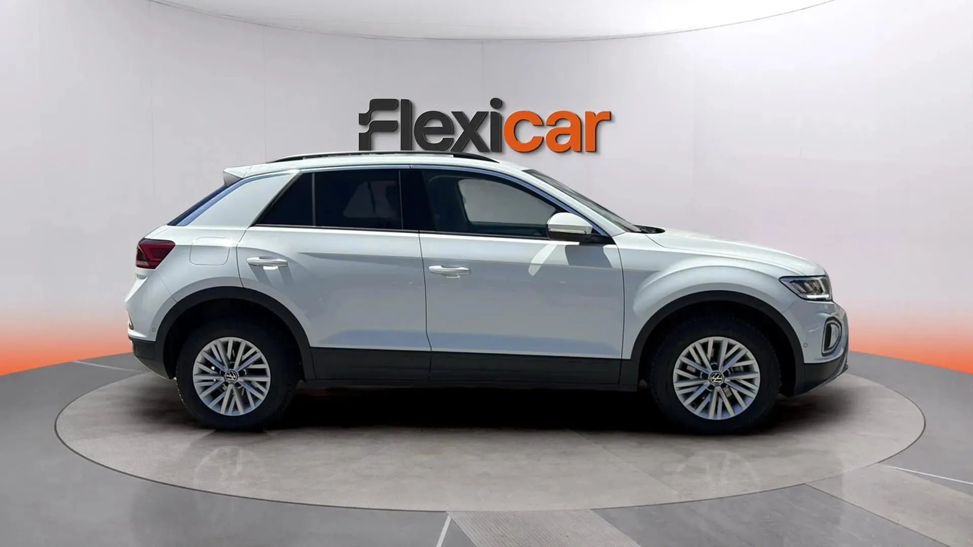 Volkswagen T-Roc 1.0 TSI - foto 8
