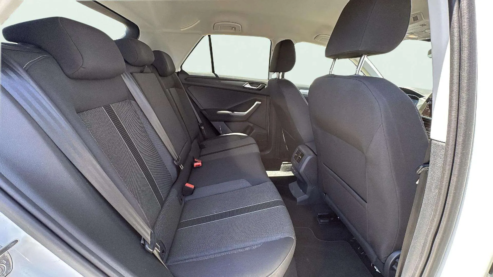 Volkswagen T-Roc 1.0 TSI - foto 19