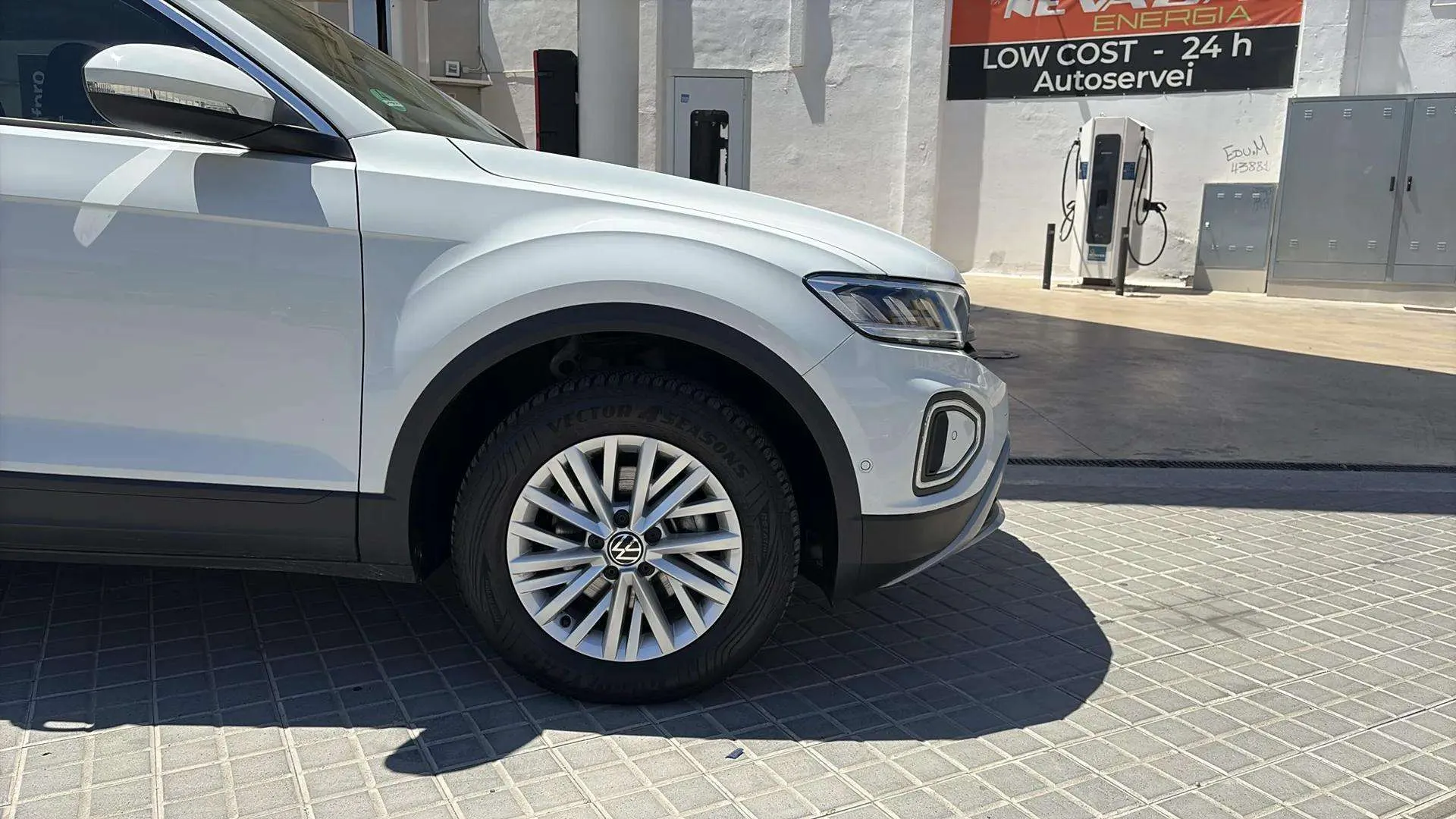 Volkswagen T-Roc 1.0 TSI - foto 23