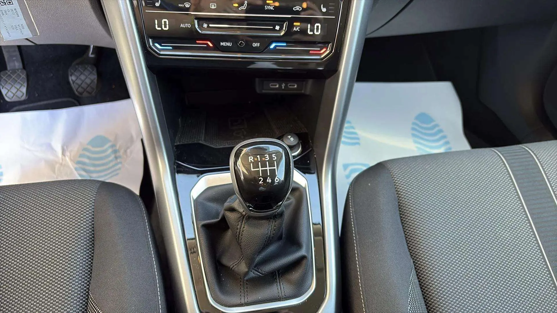 Volkswagen T-Roc 1.0 TSI - foto 12