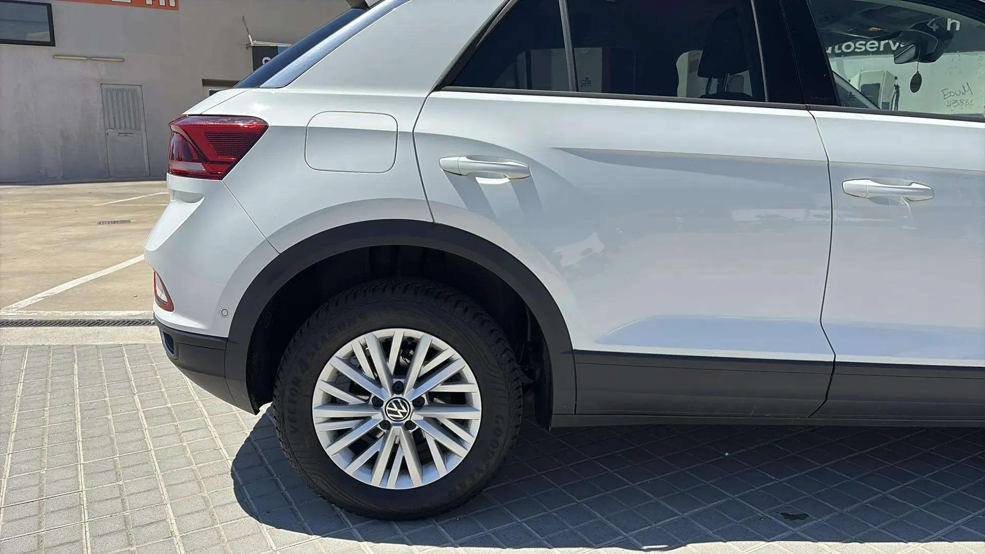 Volkswagen T-Roc 1.0 TSI - foto 24