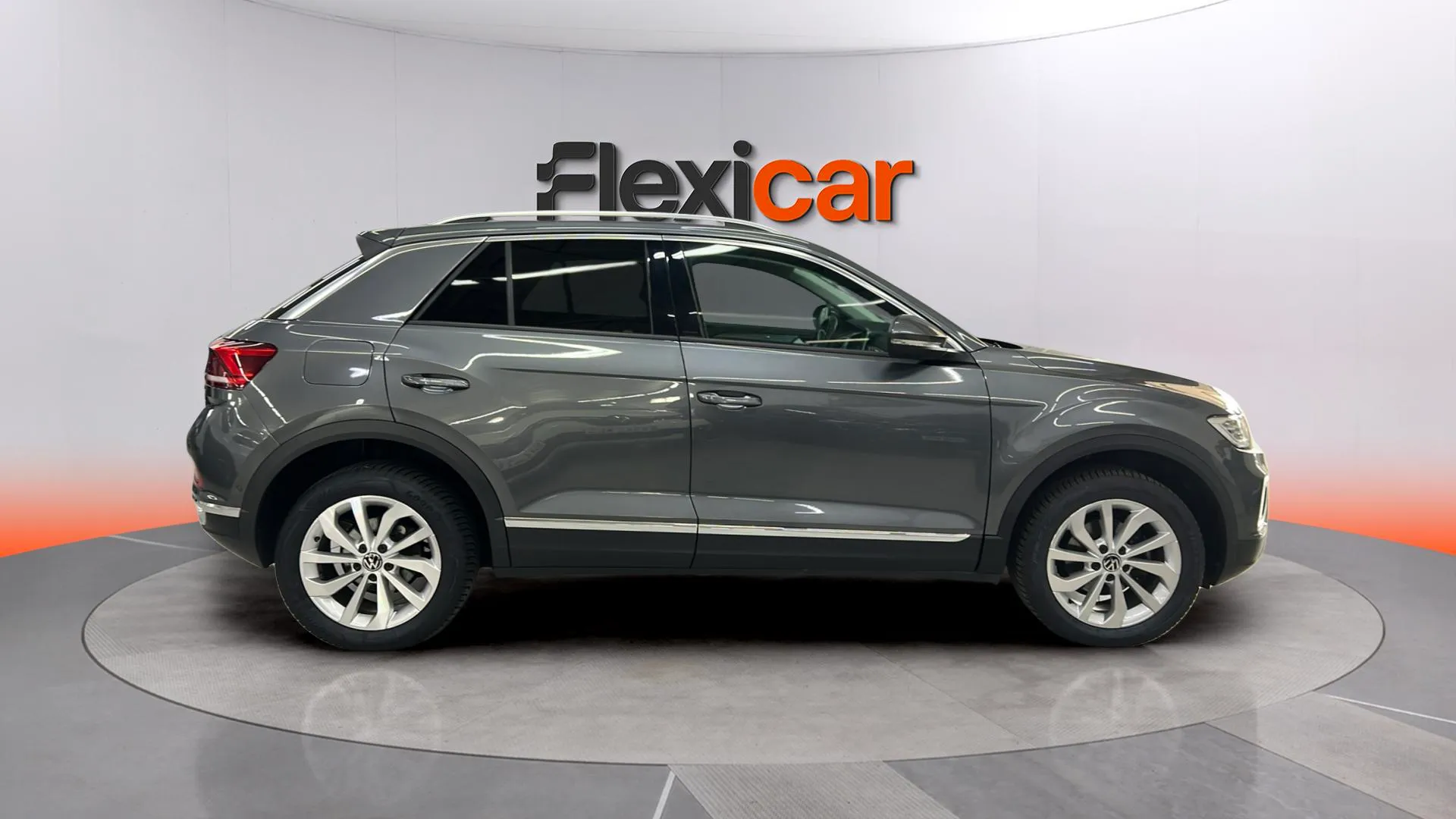 Volkswagen T-Roc 1.0 TSI - foto 8