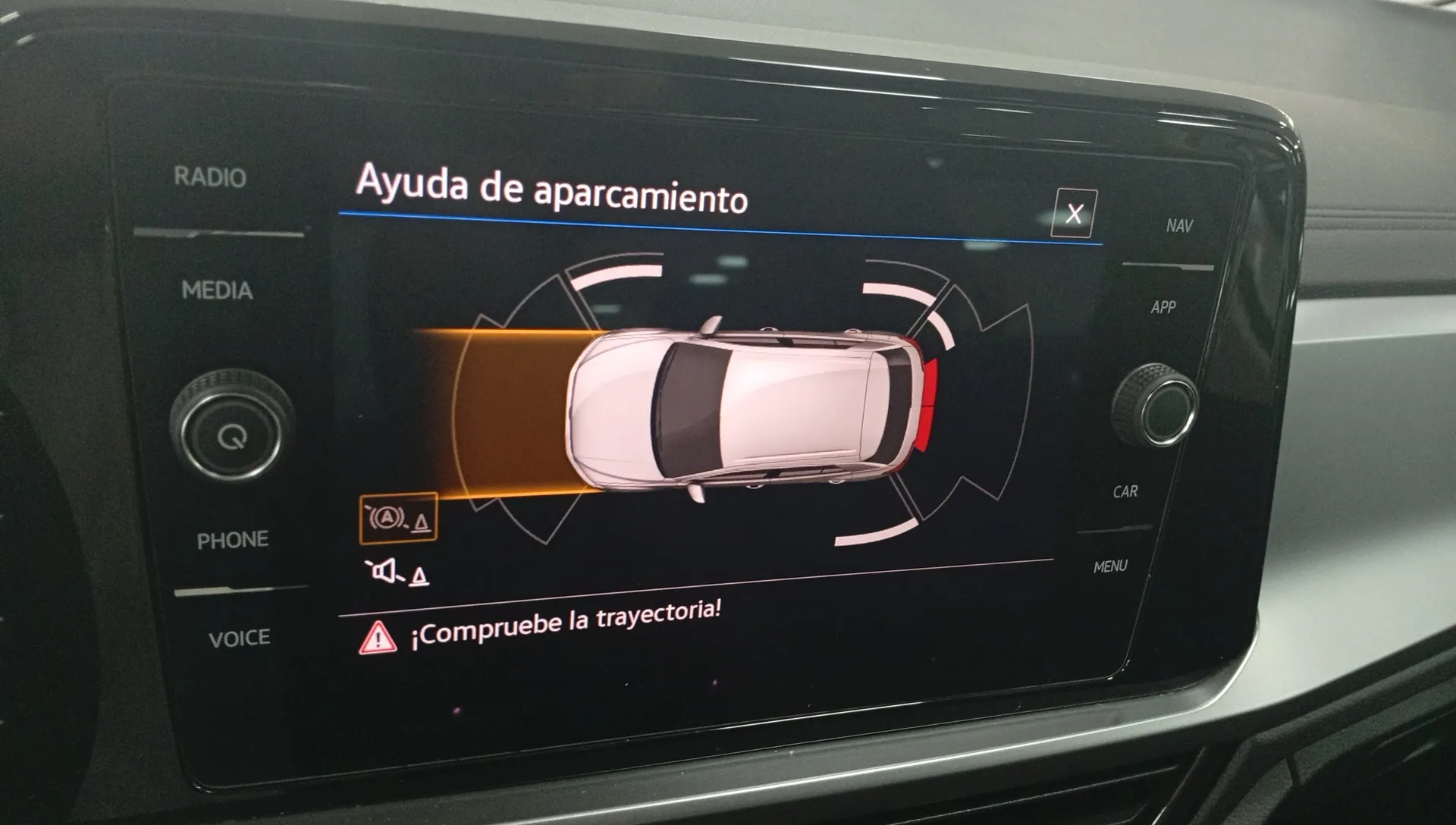 Volkswagen T-Roc 1.0 TSI - foto 27