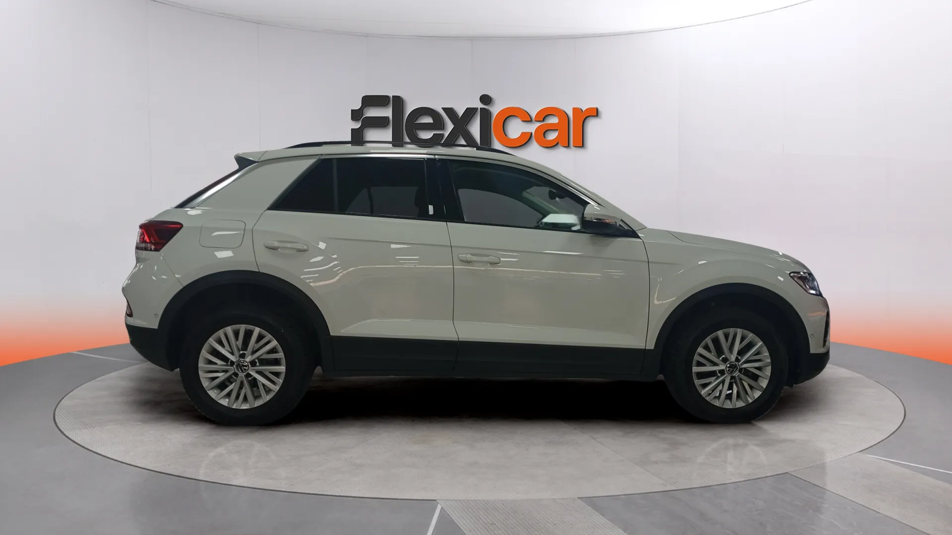 Volkswagen T-Roc 1.0 TSI - foto 8