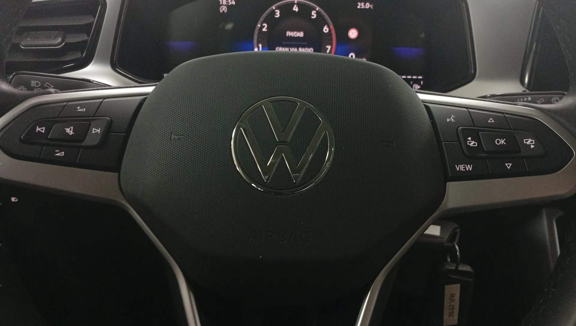 Volkswagen T-Roc 1.0 TSI - foto 18