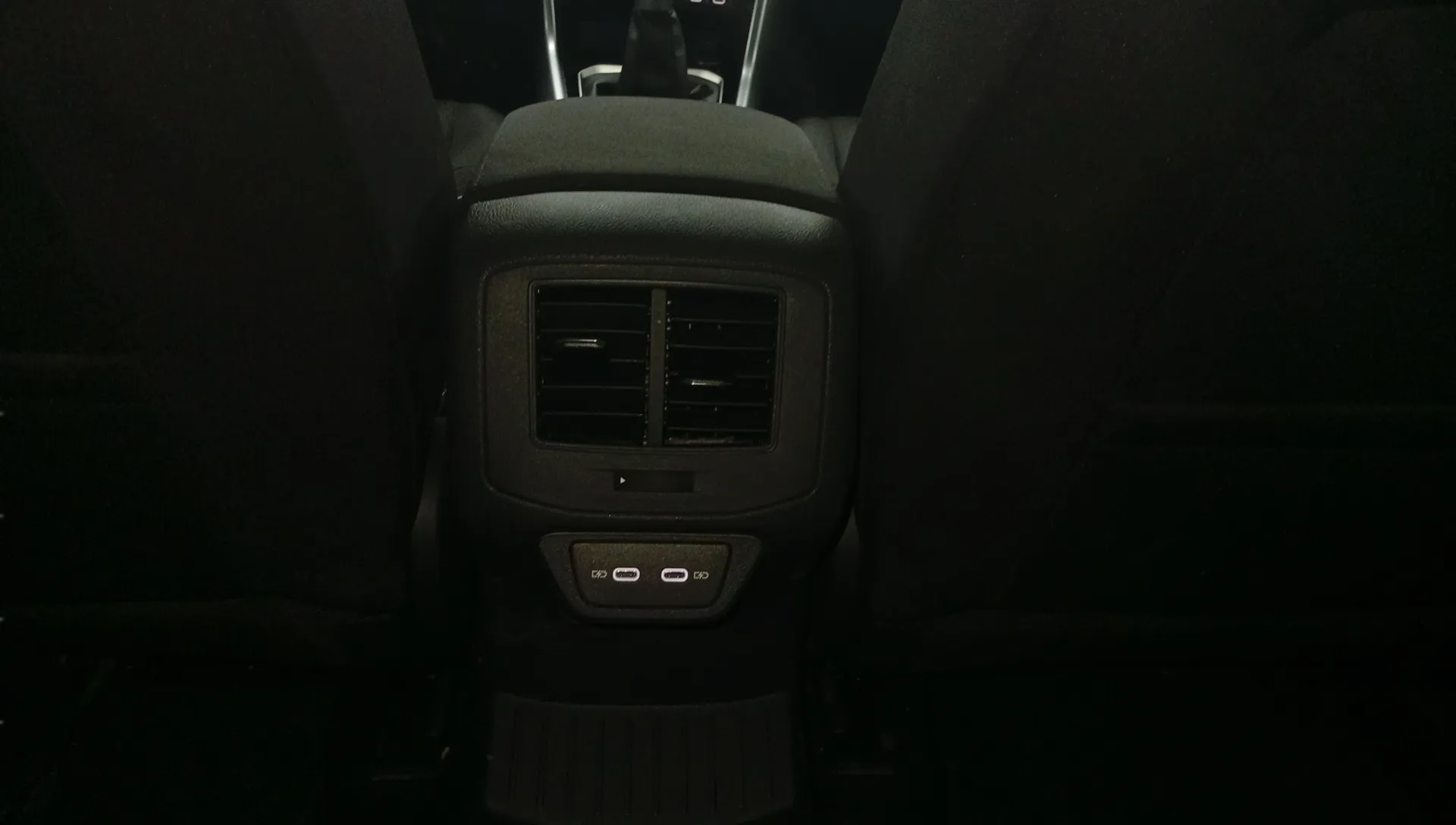 Volkswagen T-Roc 1.0 TSI - foto 15