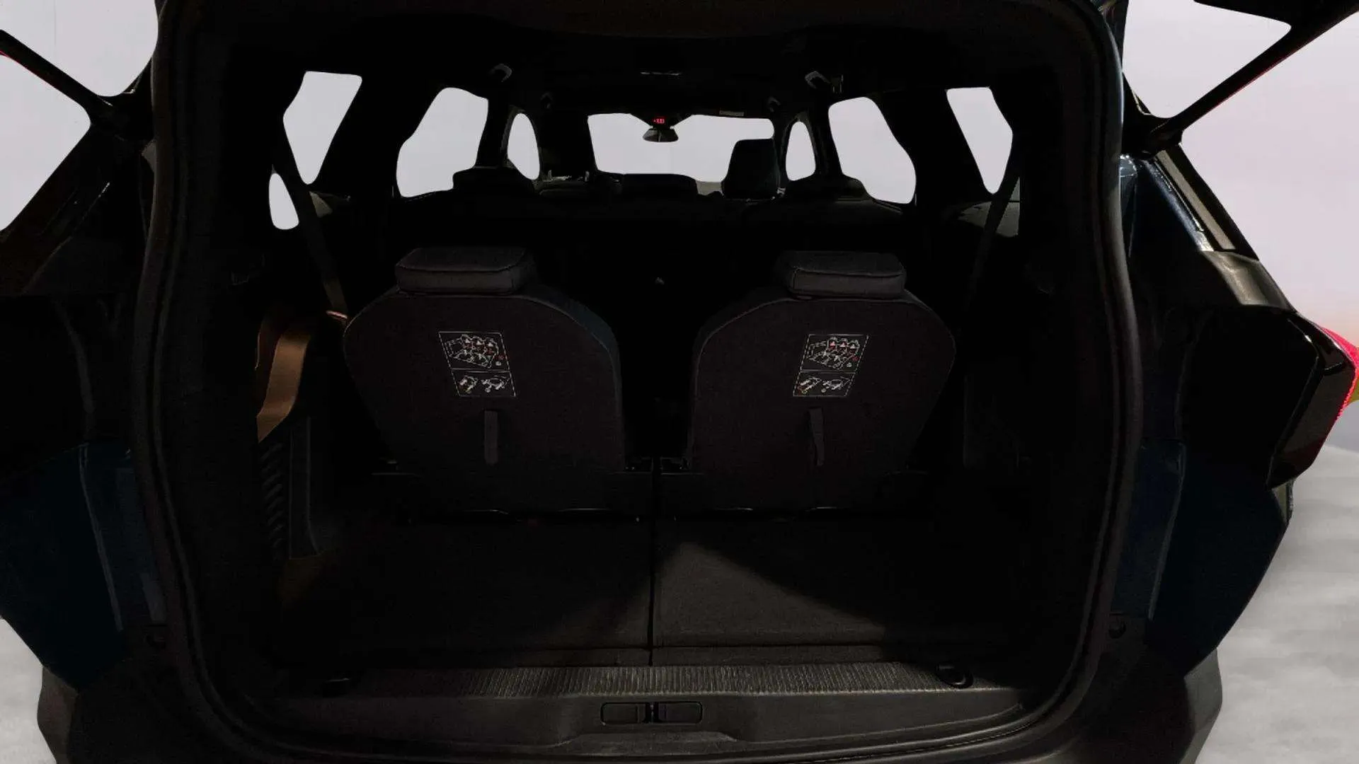 Peugeot 5008 1.5 BlueHDi Allure Pack EAT8 - foto 18