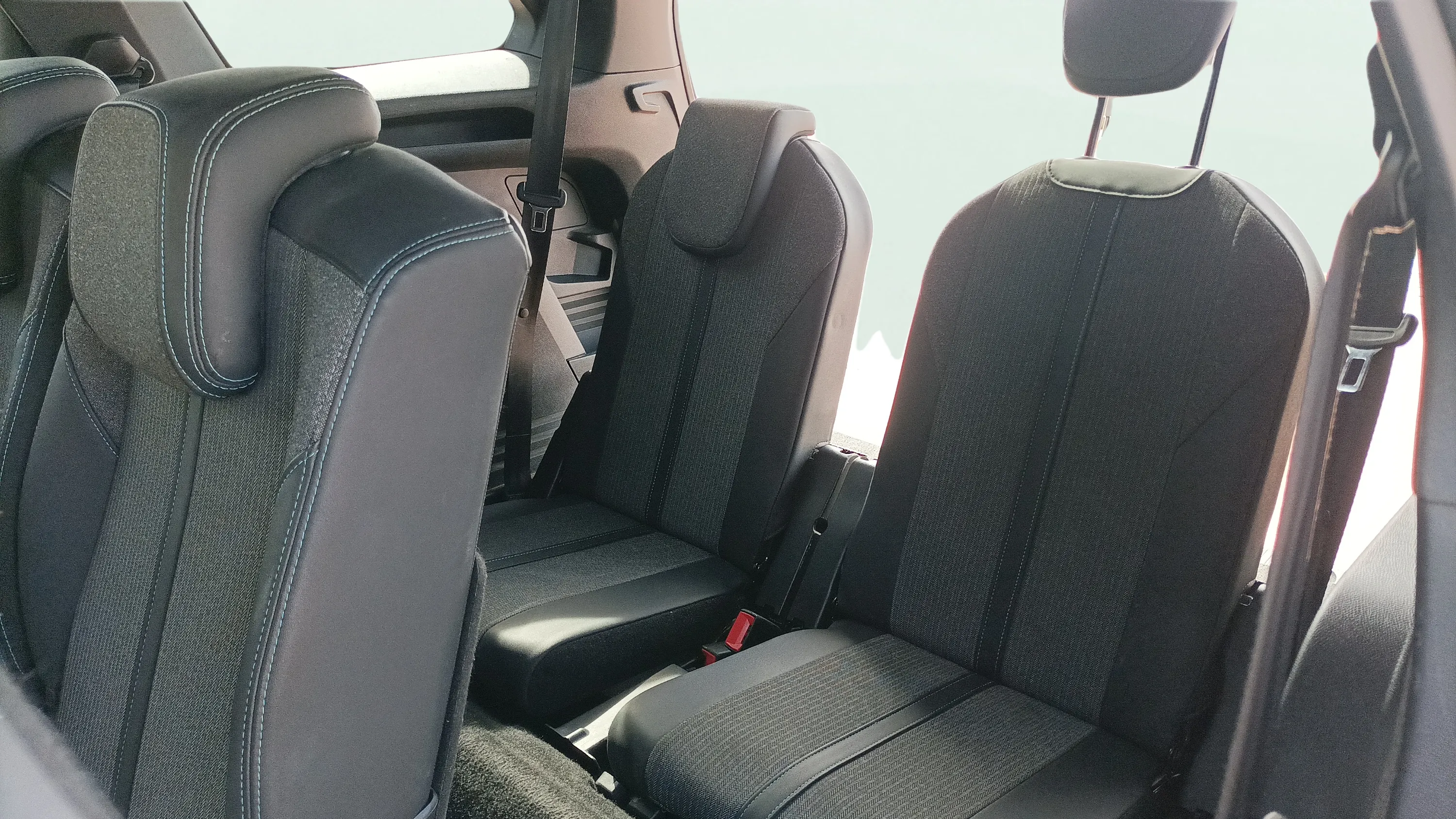 Peugeot 5008 1.5 BlueHDi Allure Pack EAT8 - foto 17