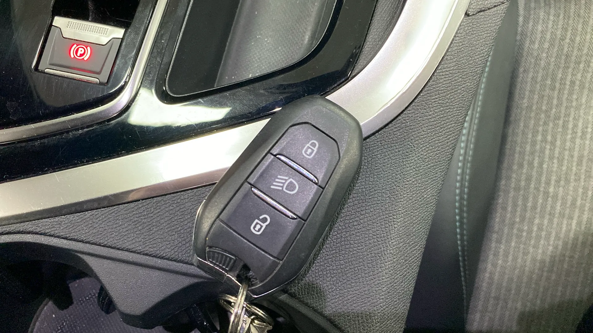Peugeot 5008 1.5 BlueHDi Allure Pack EAT8 - foto 15