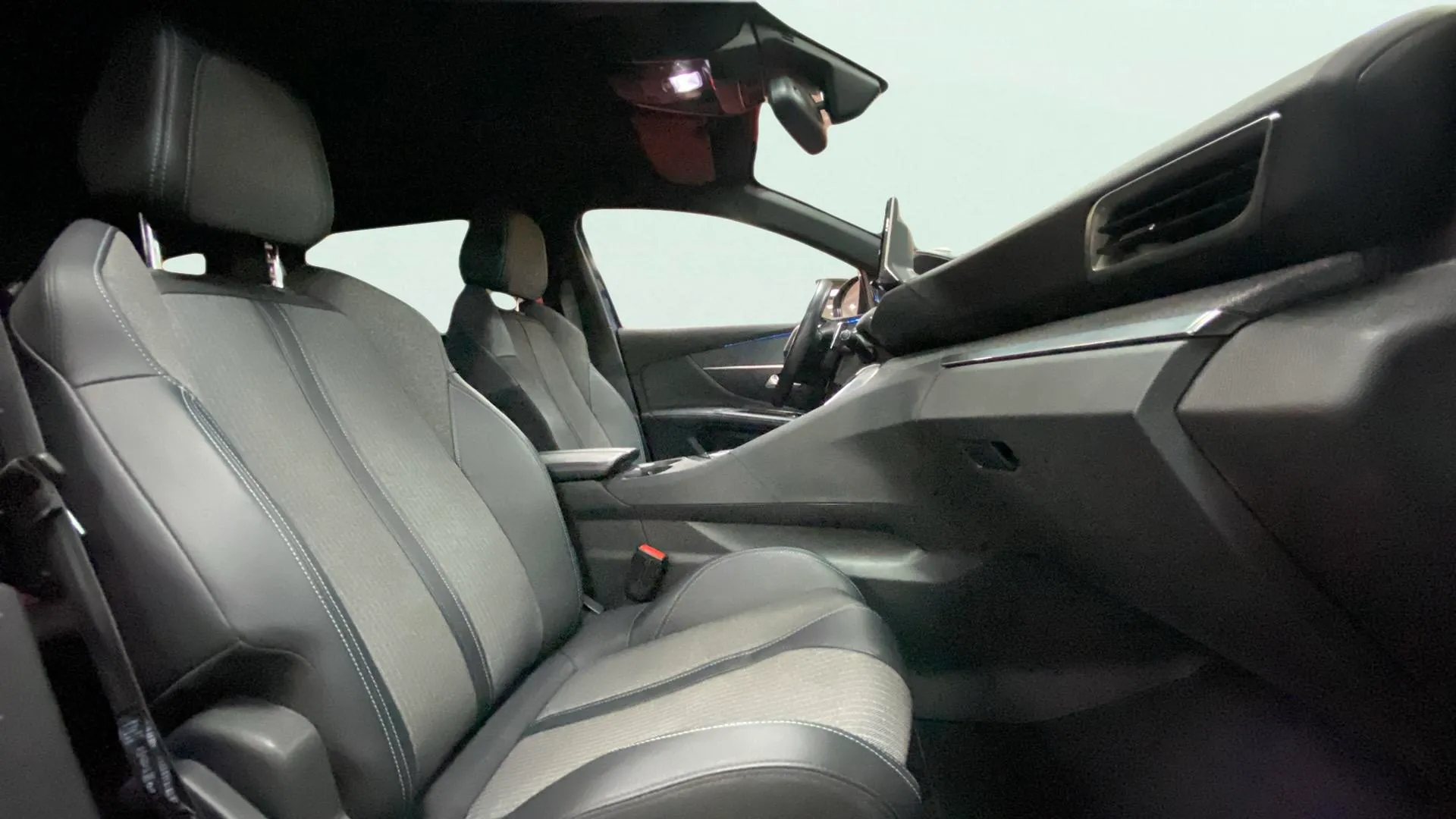 Peugeot 5008 1.5 BlueHDi Allure Pack EAT8 - foto 16