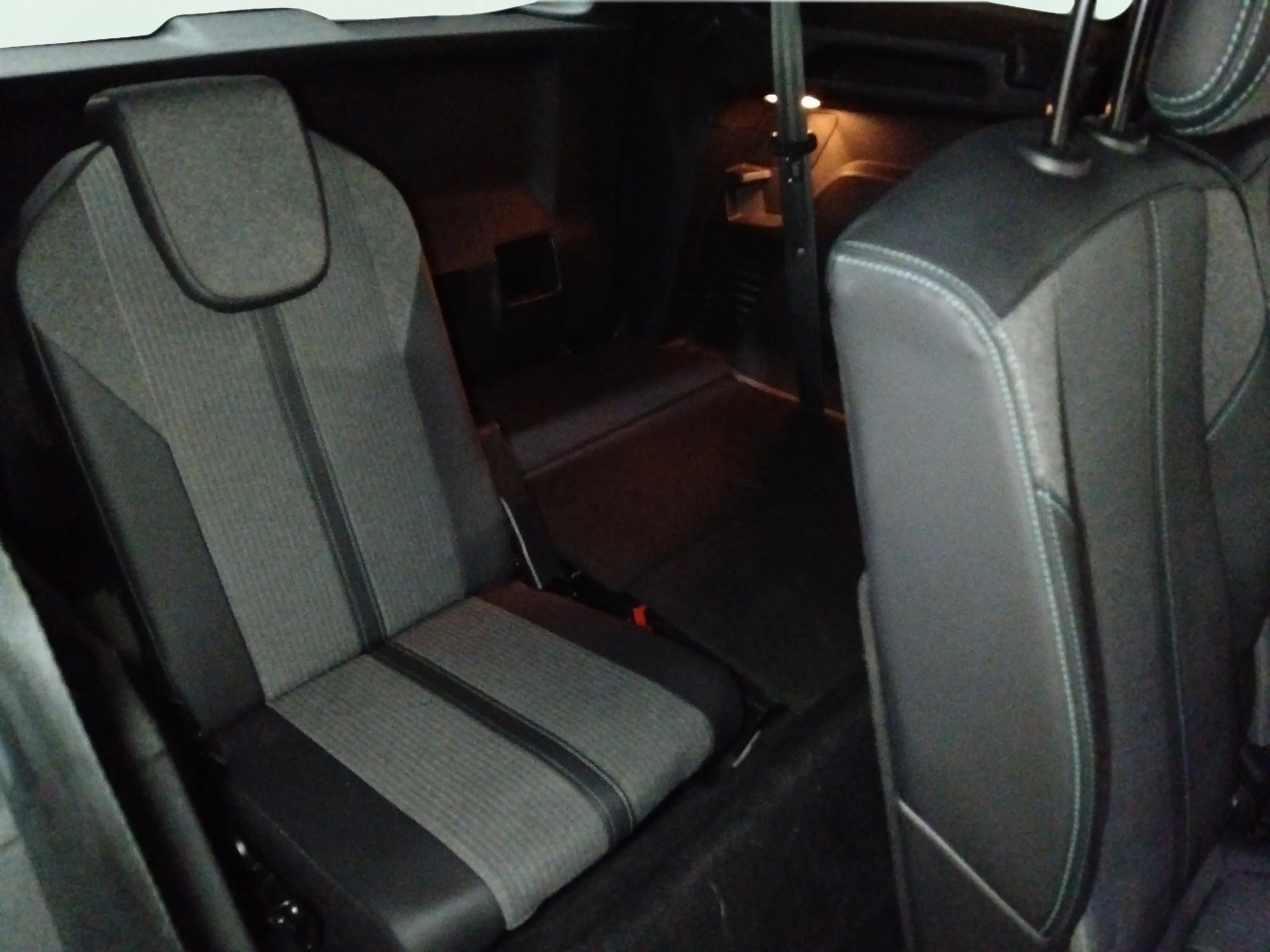 Peugeot 5008 1.5 BlueHDi Allure Pack EAT8 - foto 19