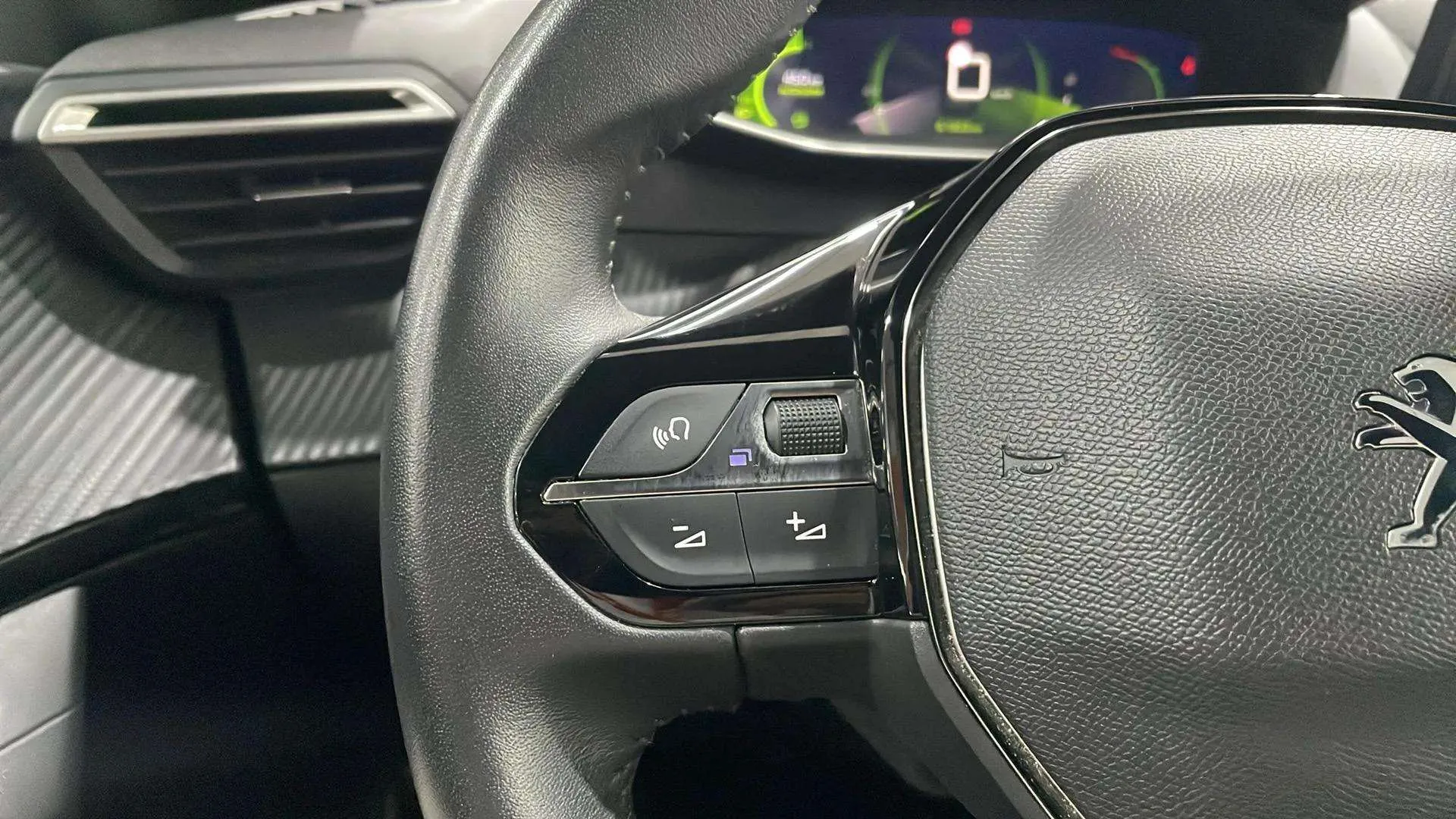 Peugeot 2008 Allure Pack PureTech 100 - foto 13