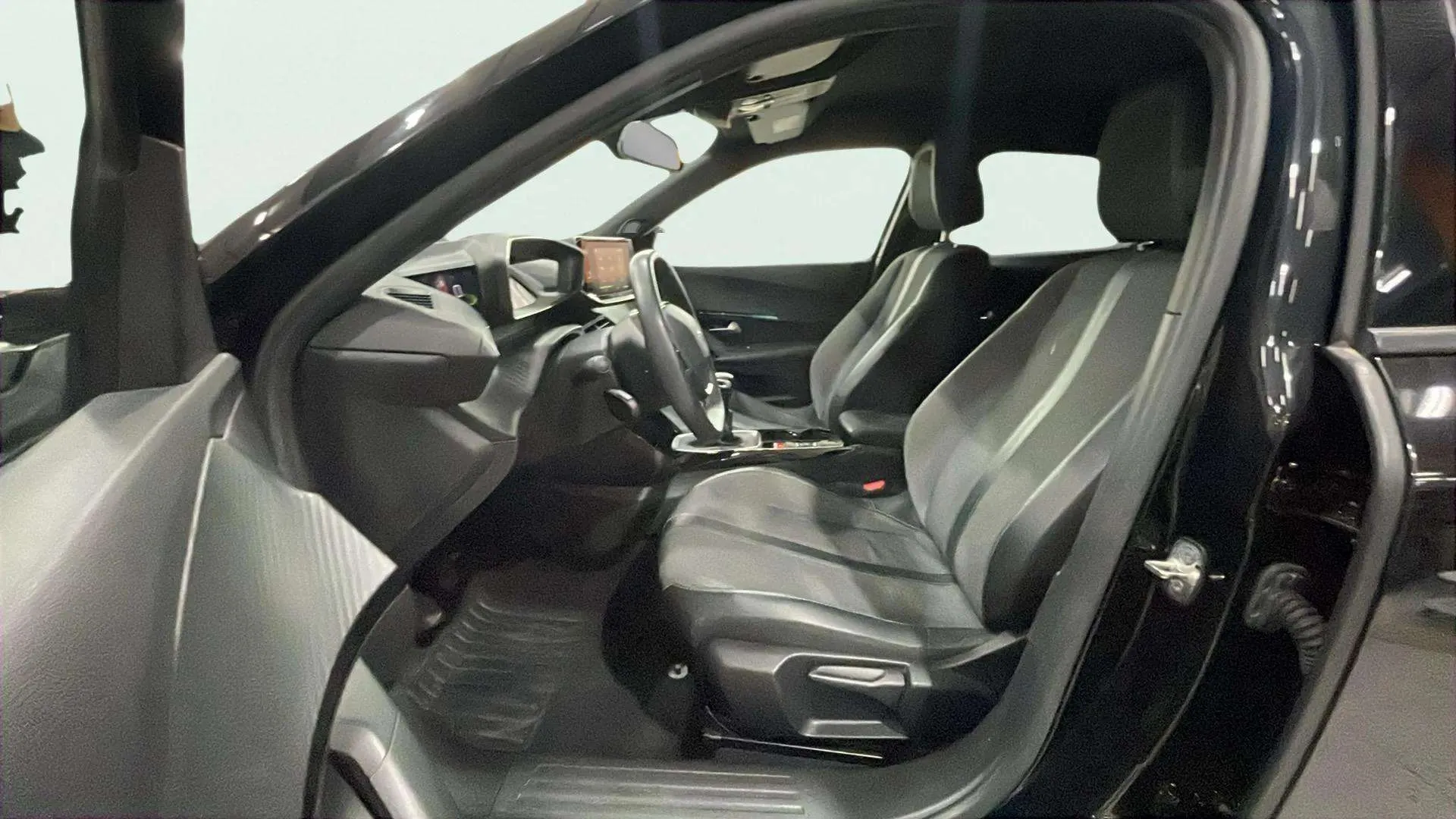 Peugeot 2008 Allure Pack PureTech 100 - foto 18