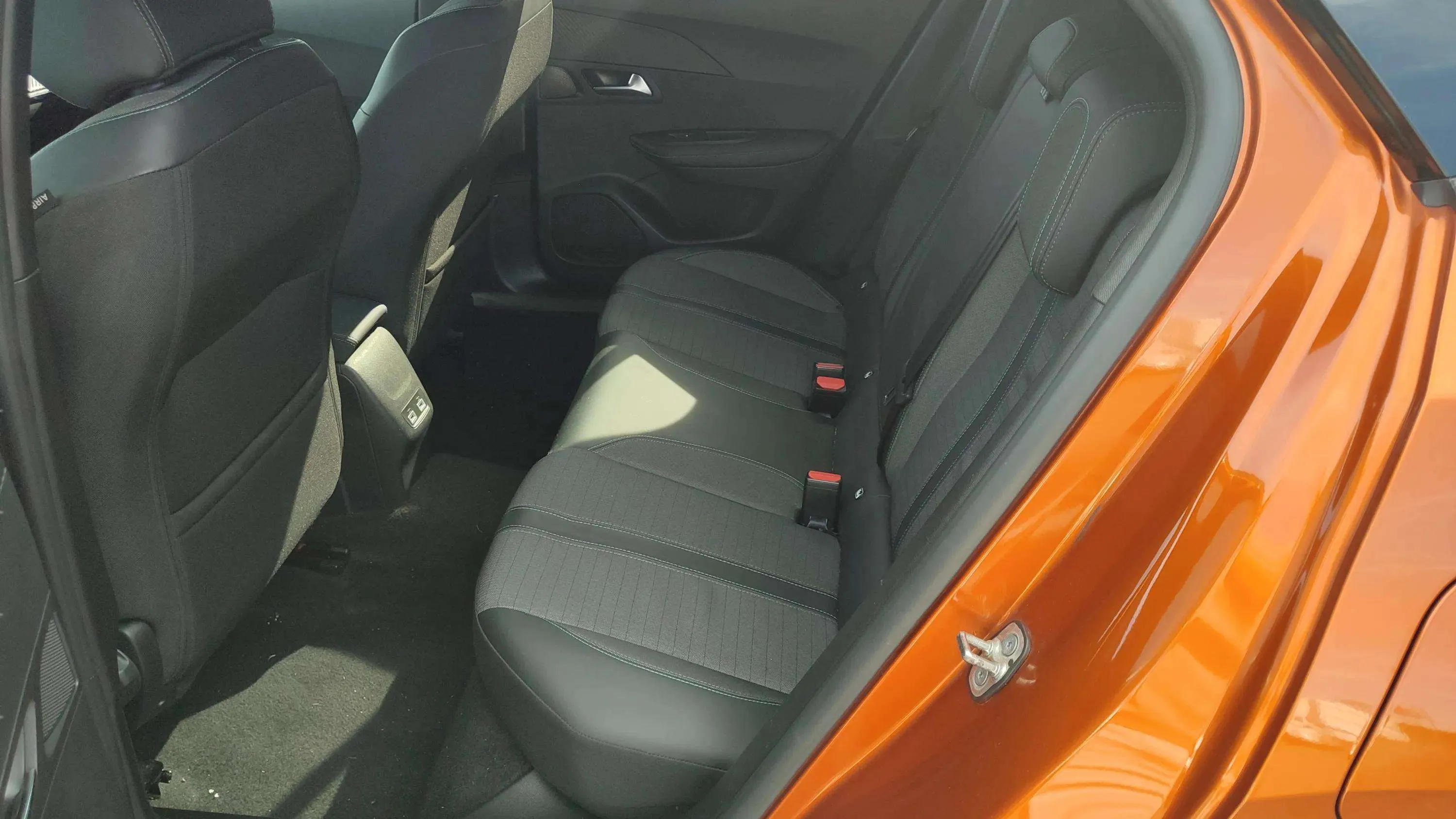 Peugeot 2008 Allure Pack PureTech 100 - foto 14