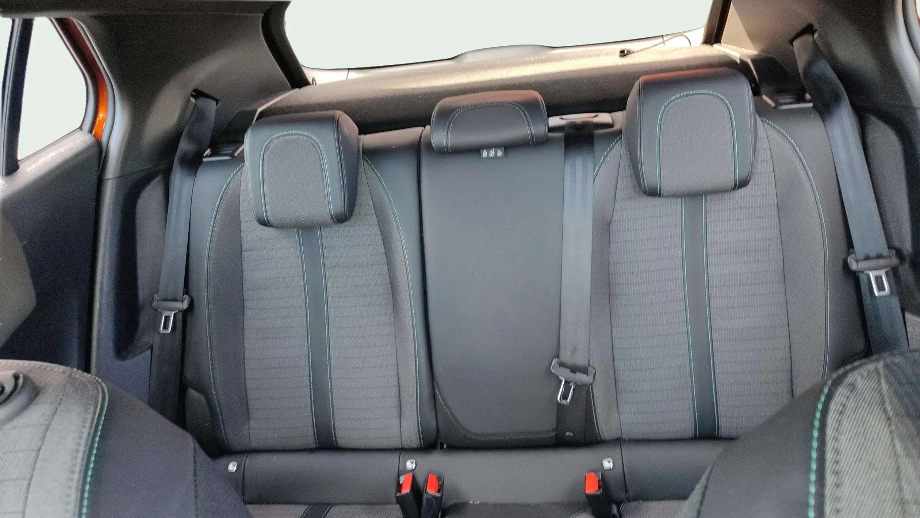 Peugeot 2008 Allure Pack PureTech 100 - foto 15