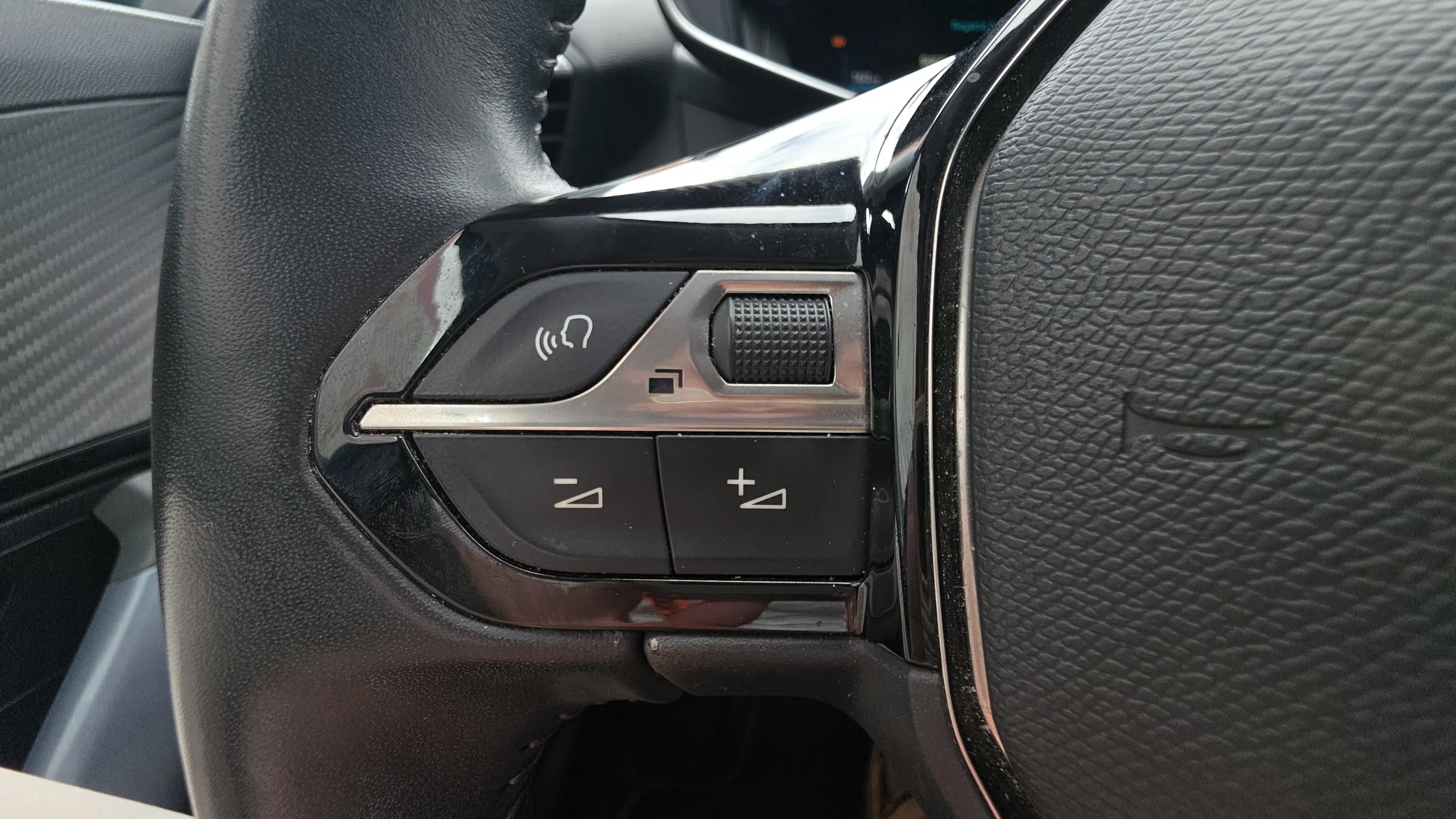 Peugeot 2008 Allure Pack PureTech 130 BVM6 - foto 18