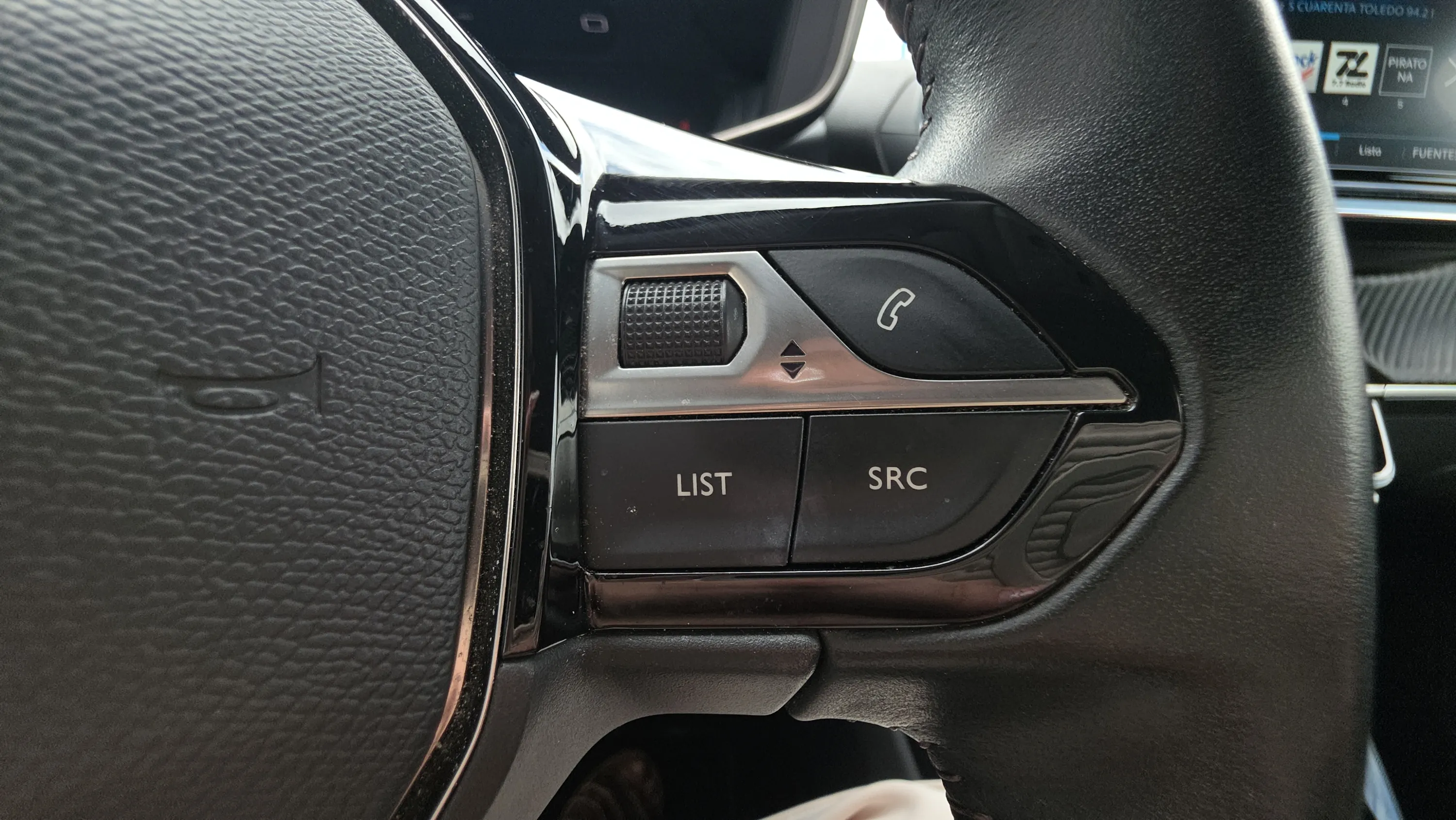 Peugeot 2008 Allure Pack PureTech 130 BVM6 - foto 19