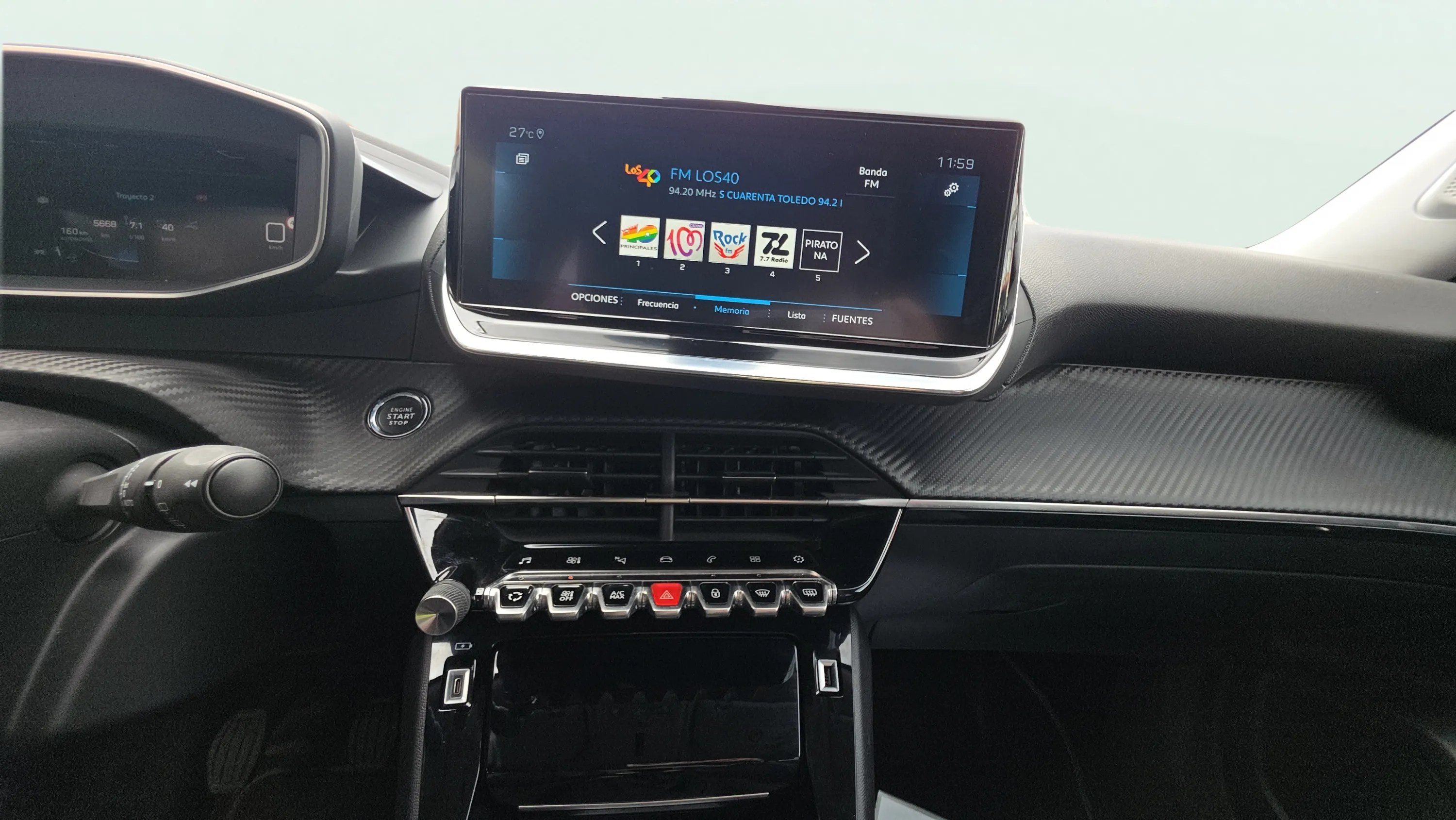 Peugeot 2008 Allure Pack PureTech 130 BVM6 - foto 11
