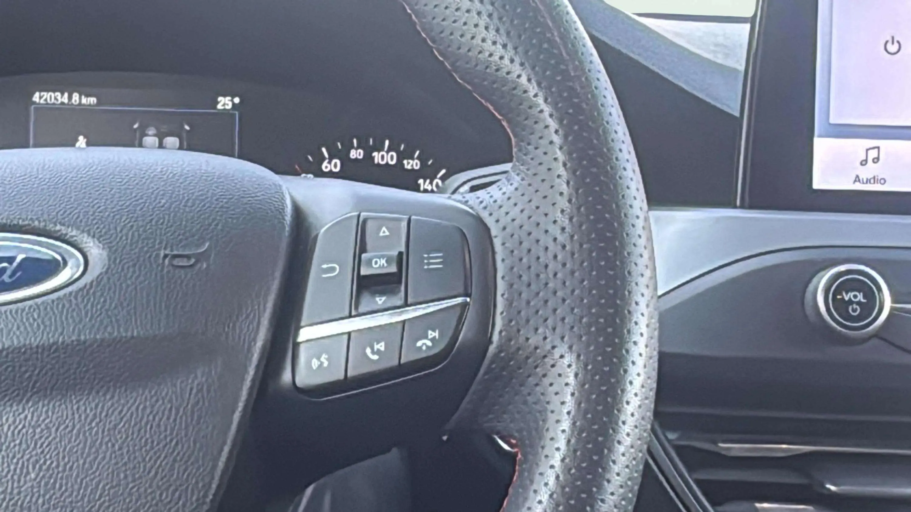 Ford Focus 1.0 EcoBoost MHEV ST-Line Design SIP - foto 17