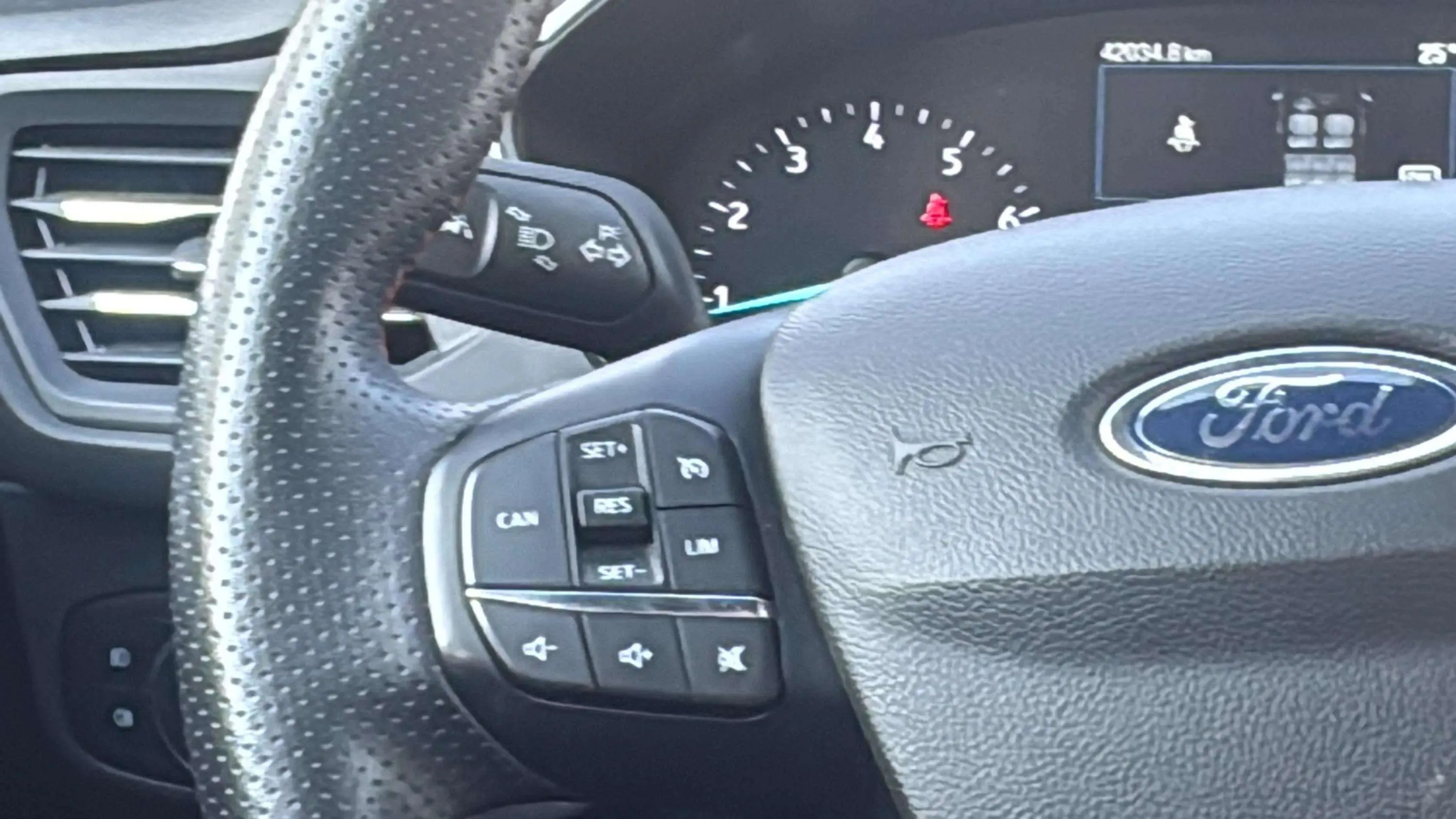 Ford Focus 1.0 EcoBoost MHEV ST-Line Design SIP - foto 16