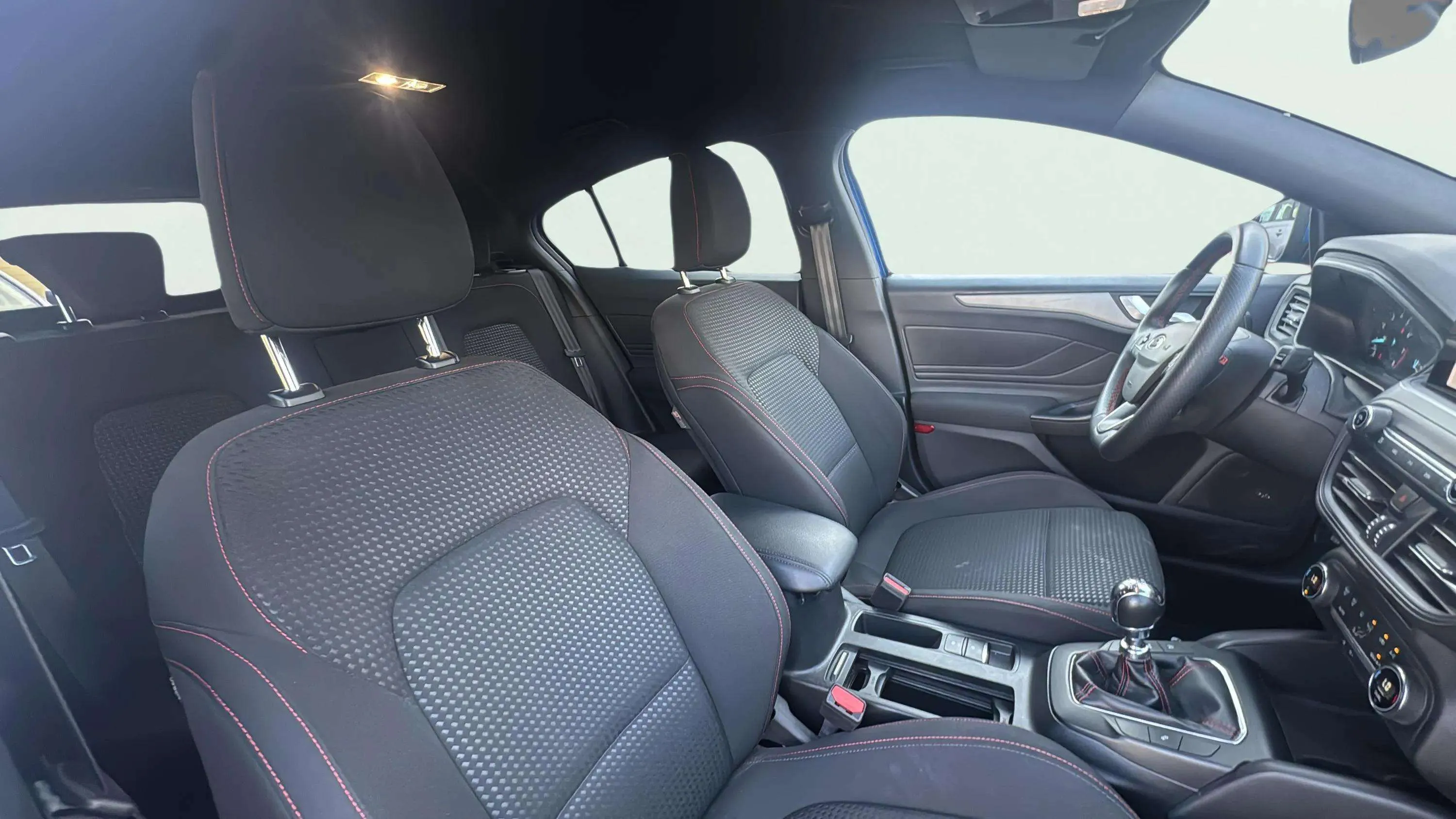 Ford Focus 1.0 EcoBoost MHEV ST-Line Design SIP - foto 21