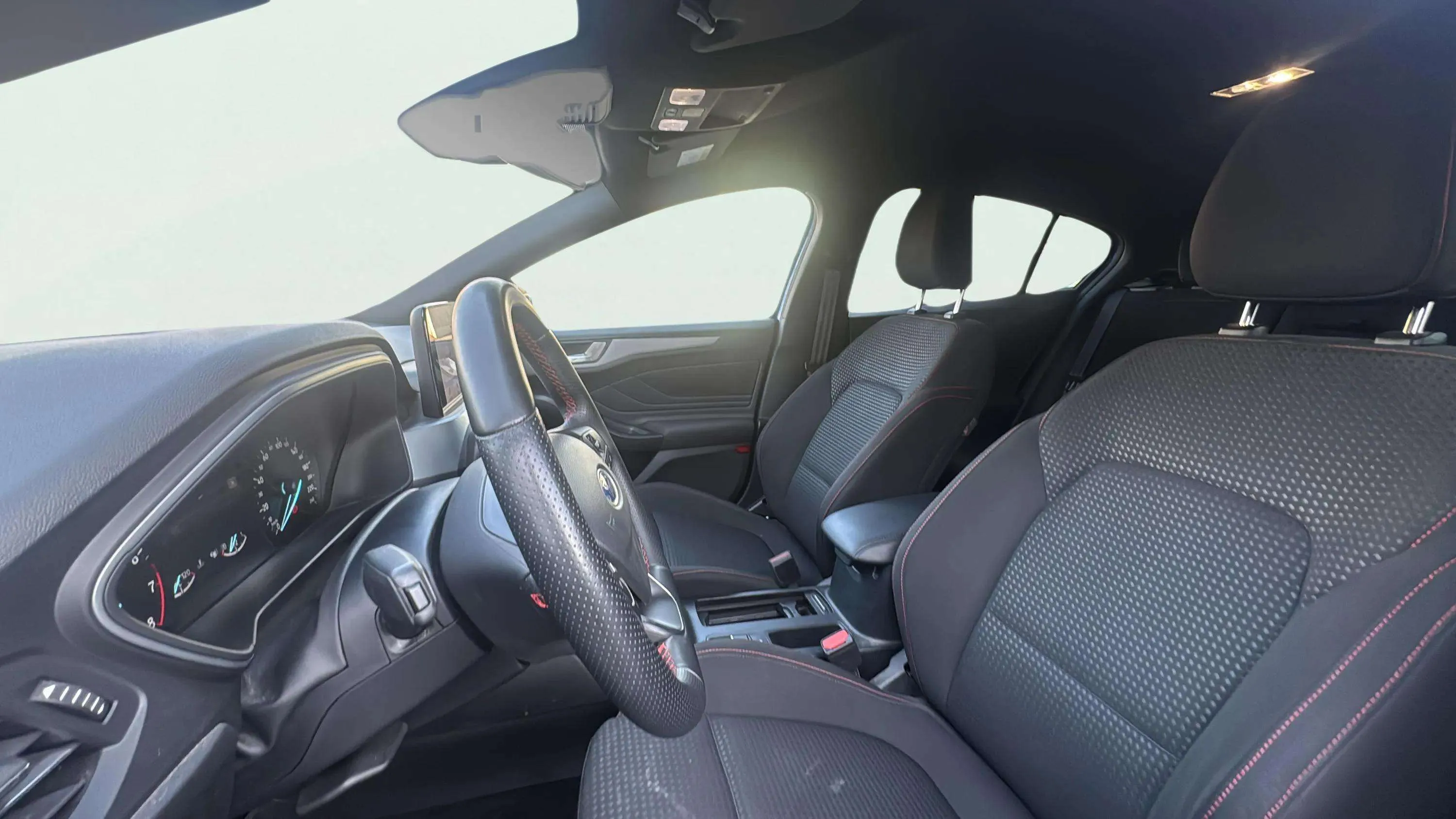 Ford Focus 1.0 EcoBoost MHEV ST-Line Design SIP - foto 20