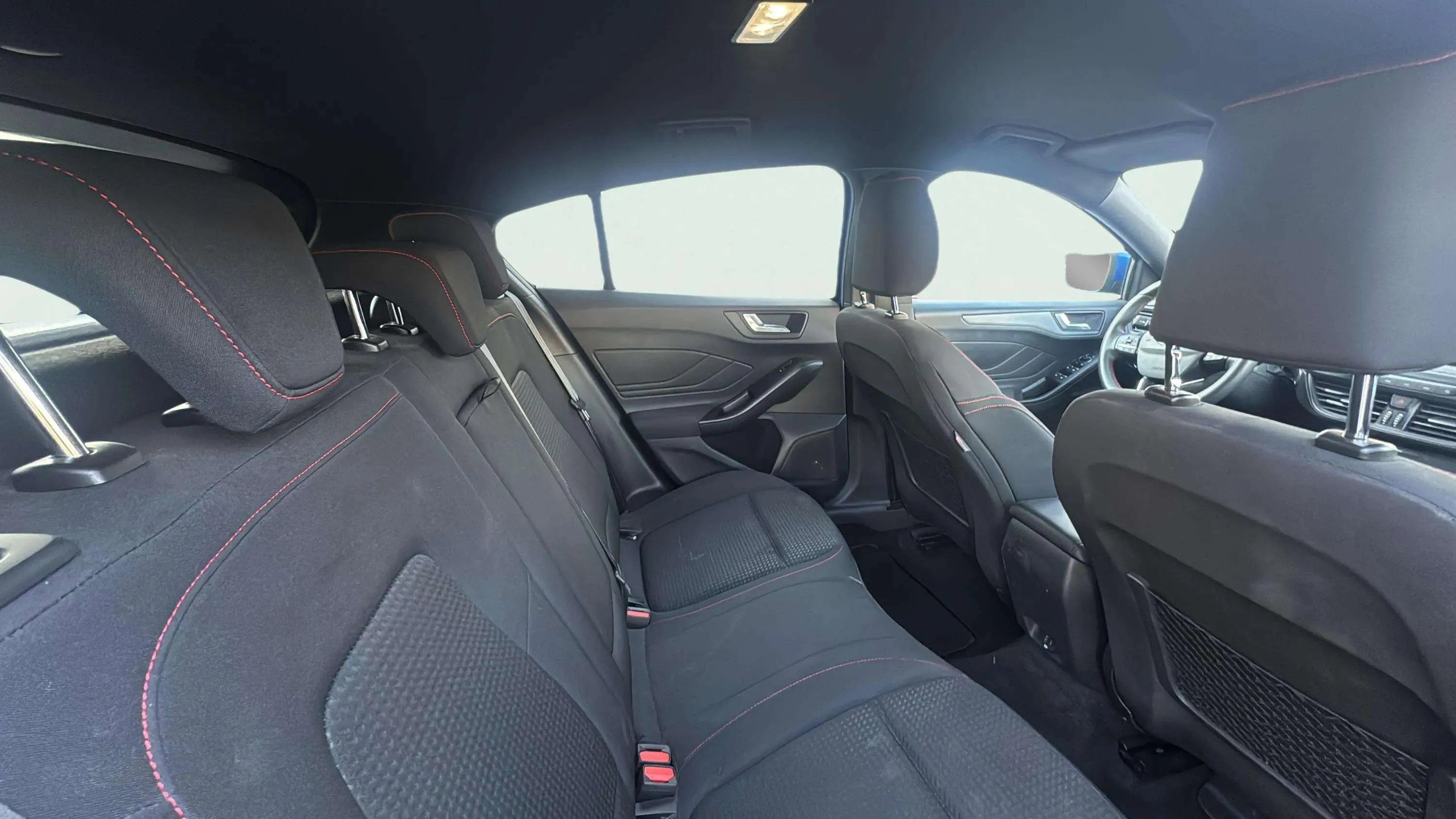 Ford Focus 1.0 EcoBoost MHEV ST-Line Design SIP - foto 22