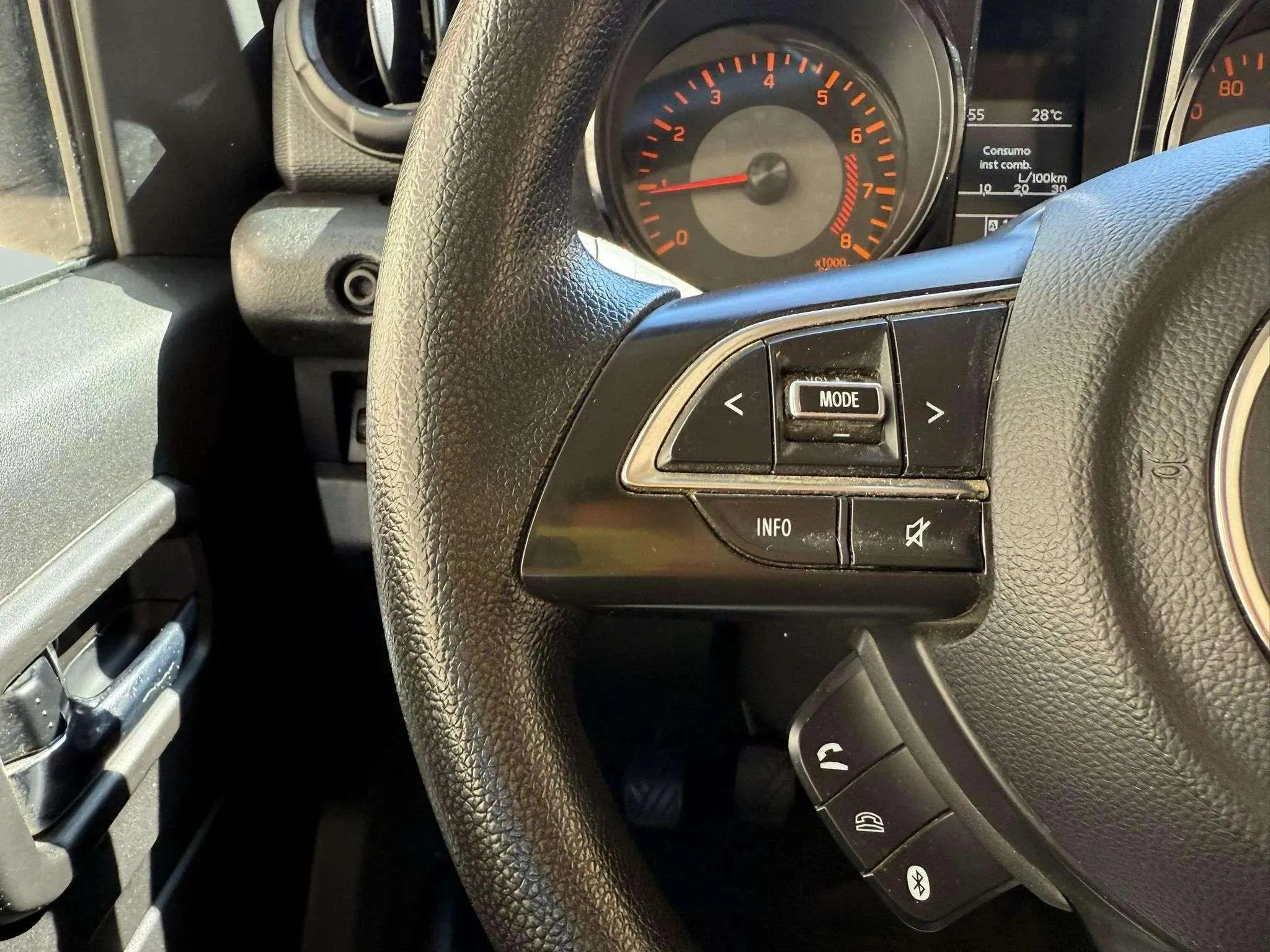 Suzuki Jimny 1.5 JLX - foto 12