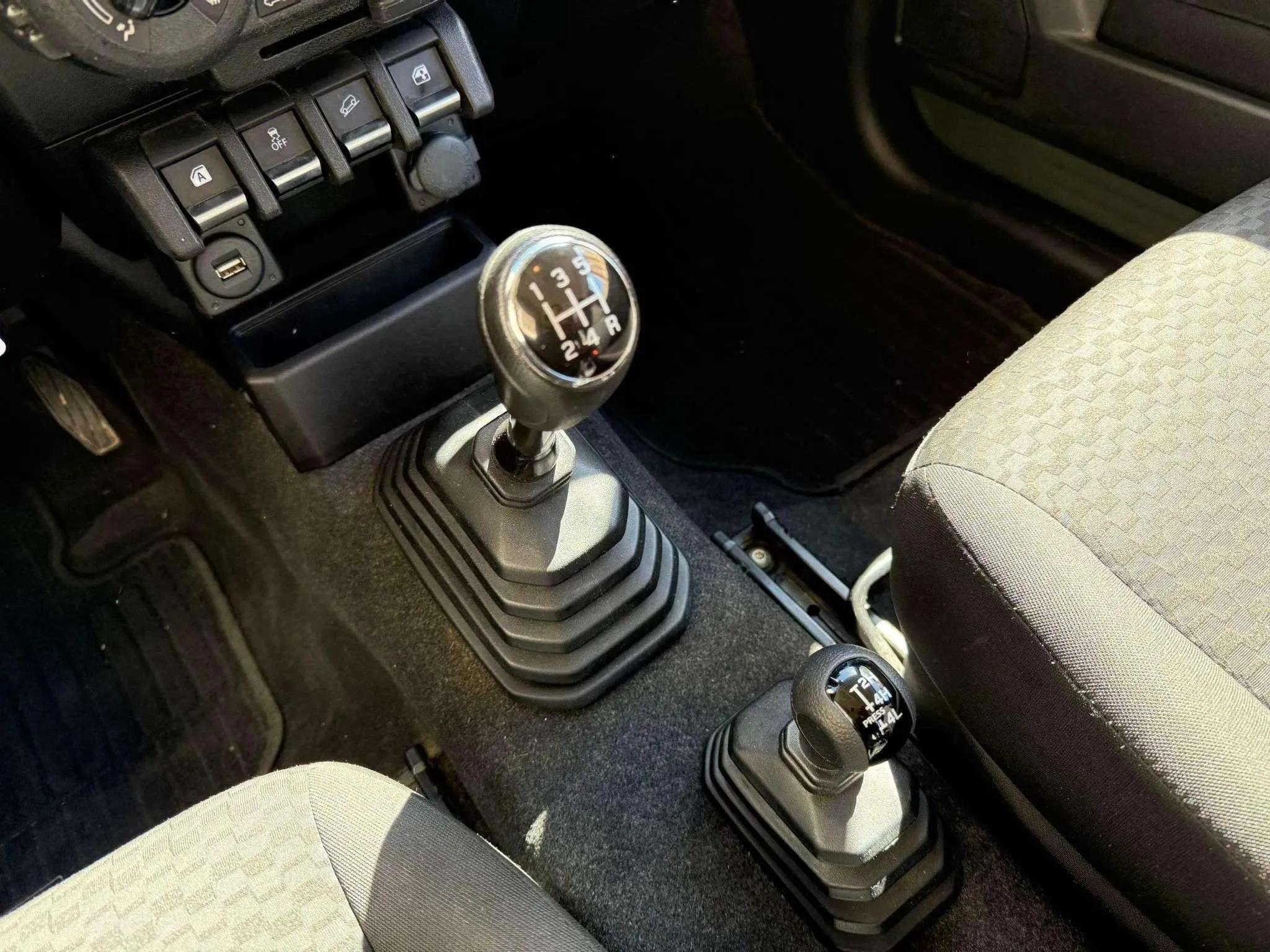 Suzuki Jimny 1.5 JLX - foto 15