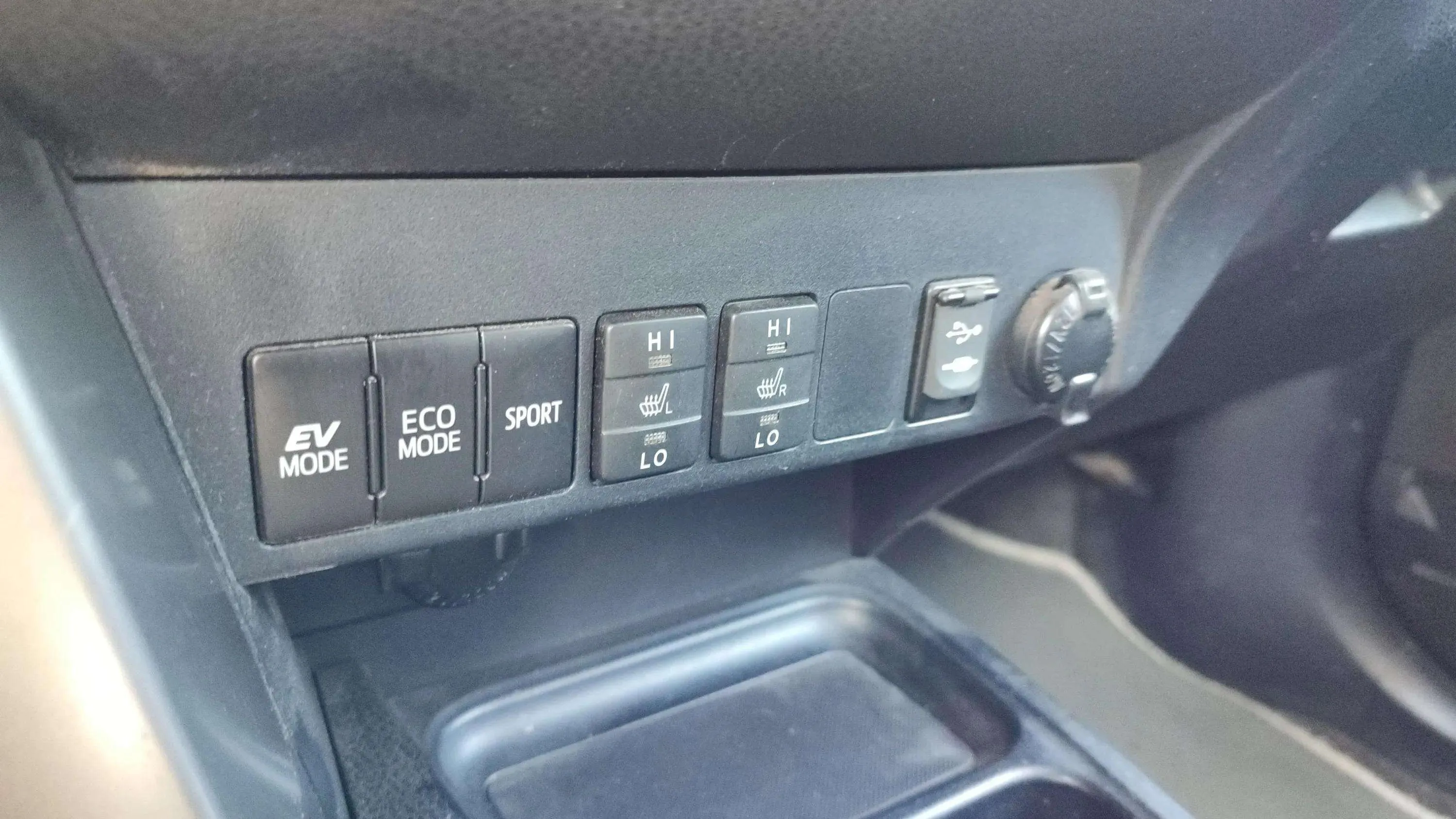 Toyota RAV4 2.5l hybrid 2WD Advance Pack Drive - foto 19