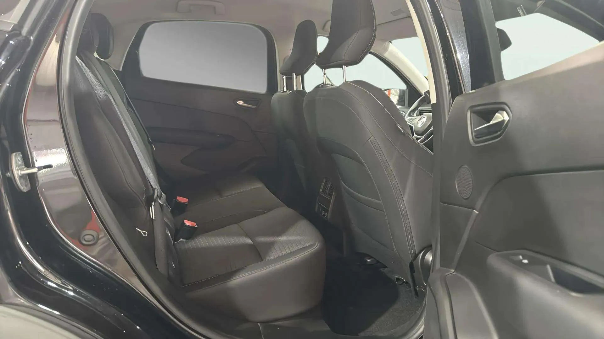Renault Arkana Evolution TCe EDC mild hybr - foto 21