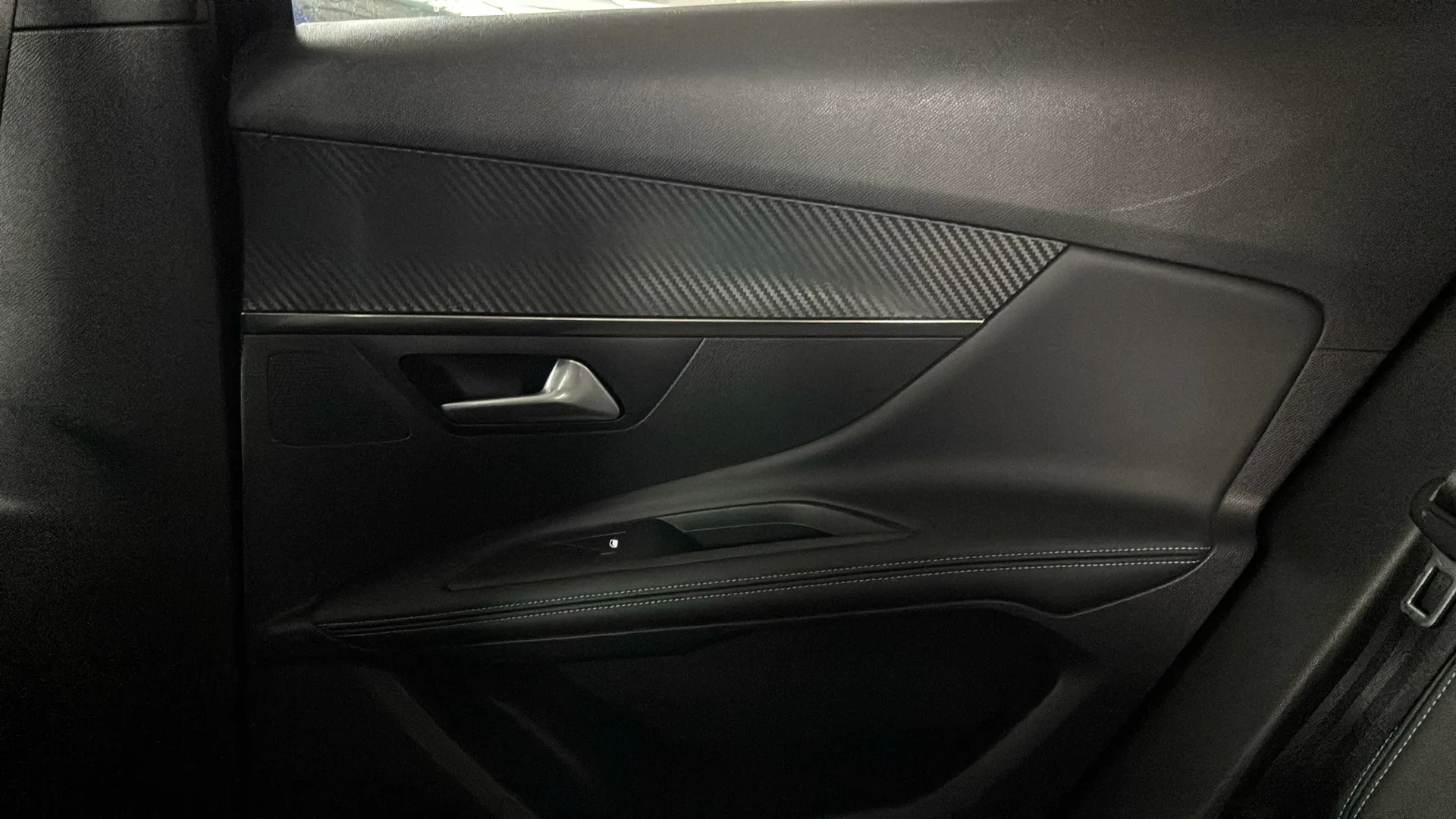 Peugeot 3008 1.5 BlueHDi Allure EAT8 - foto 23
