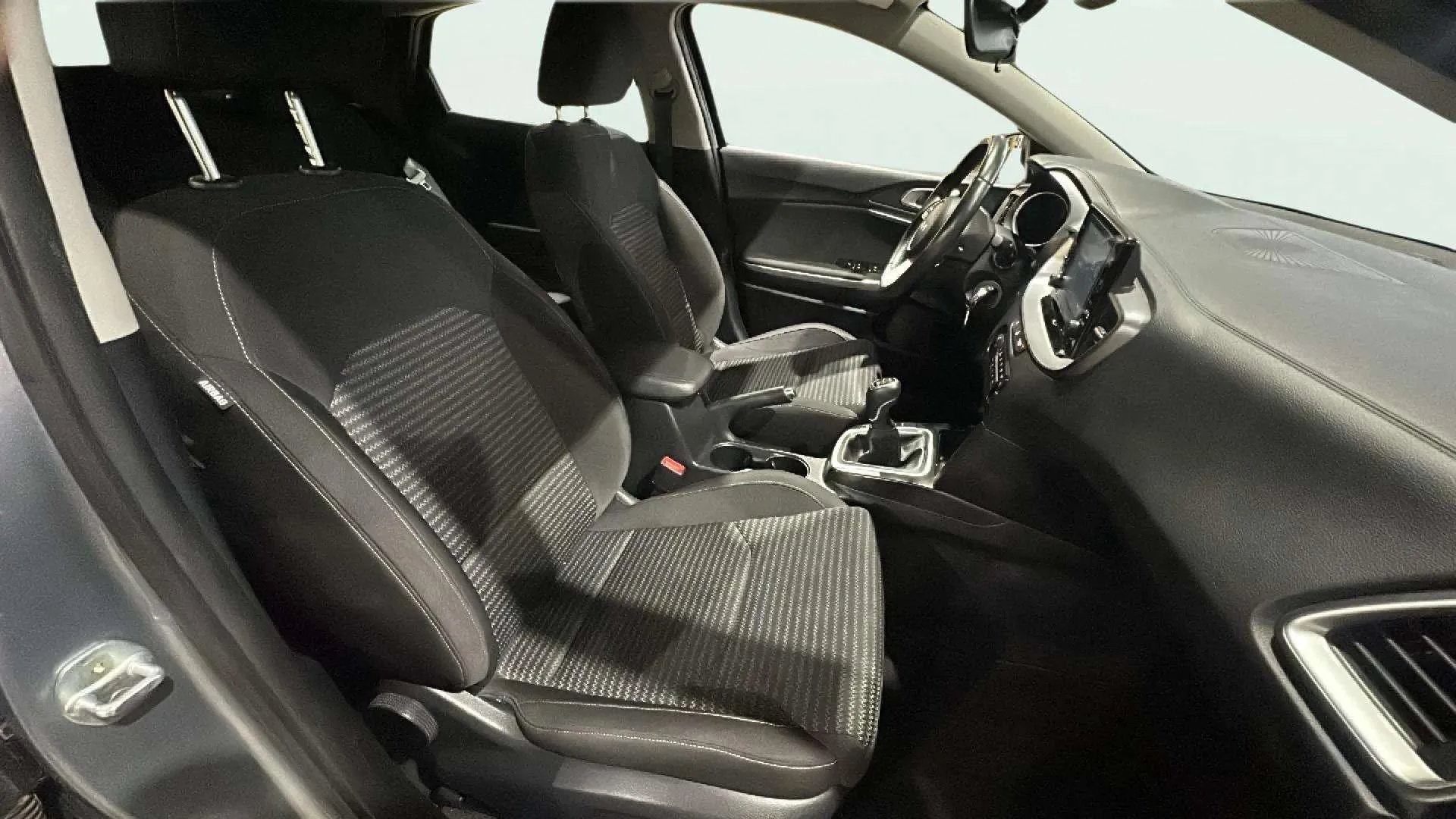 Kia XCeed 1.5 - foto 20