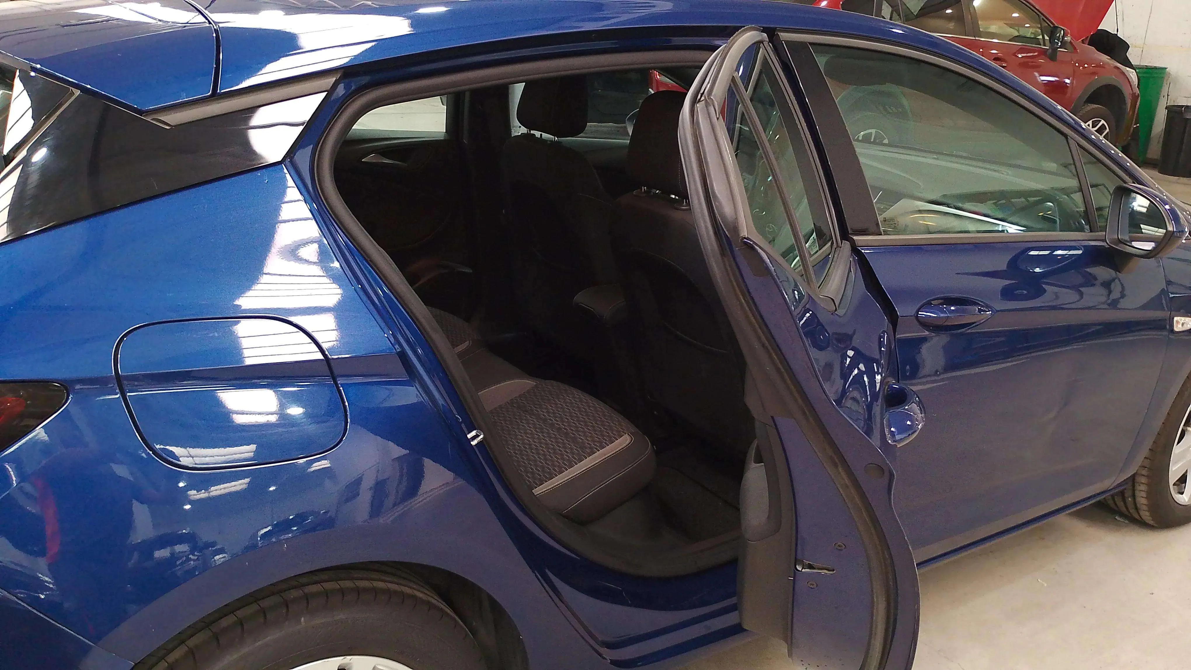 Opel Astra 1.2T SHT Business Elegance - foto 9