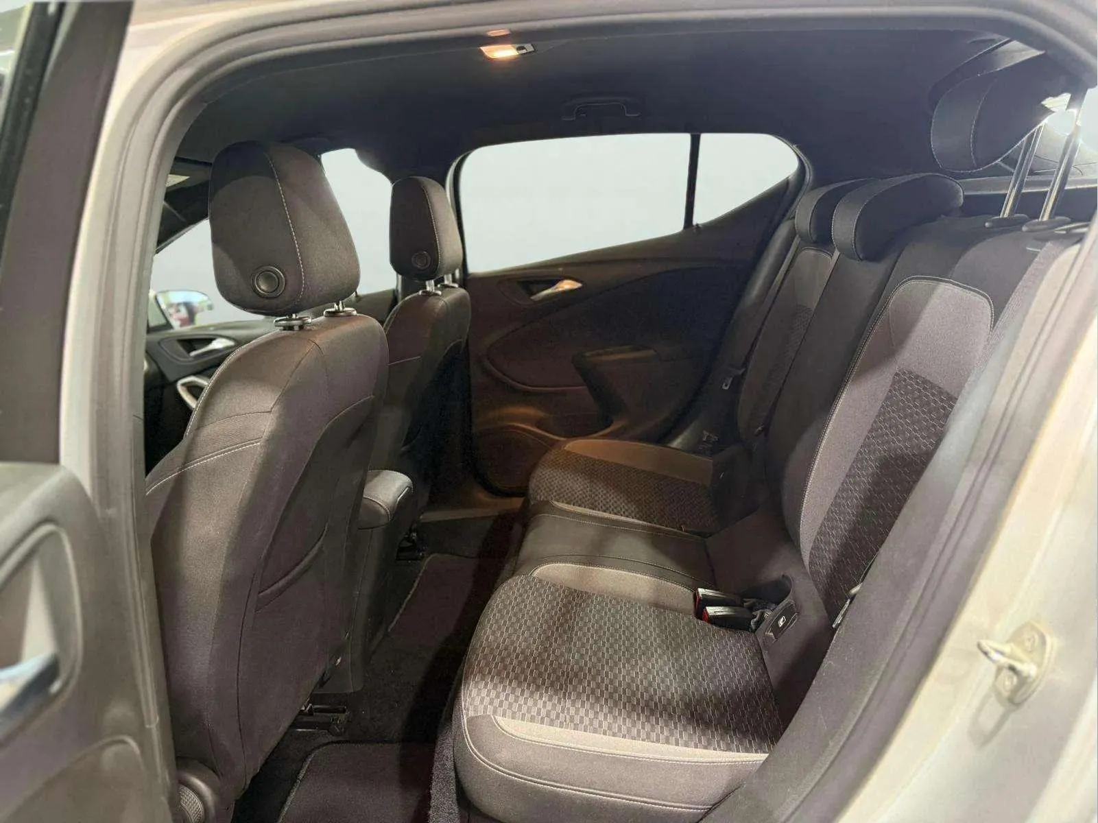 Opel Astra 1.2T SHT GS Line - foto 12