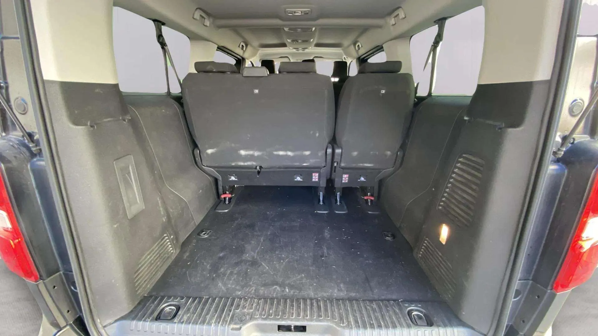 Peugeot Traveller Business Long BlueHDi 180 EAT8 - foto 15