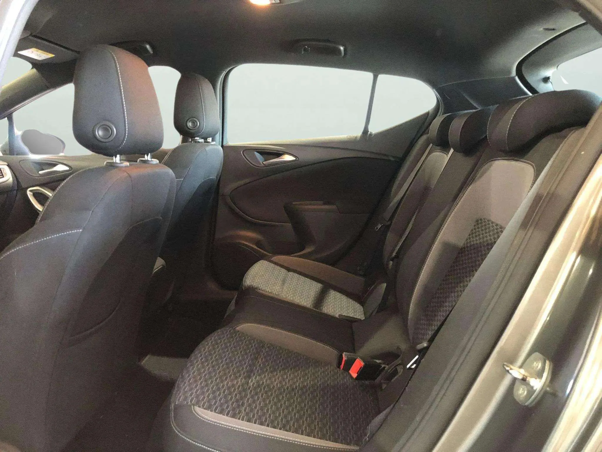 Opel Astra 1.2T SHT Business Elegance - foto 6