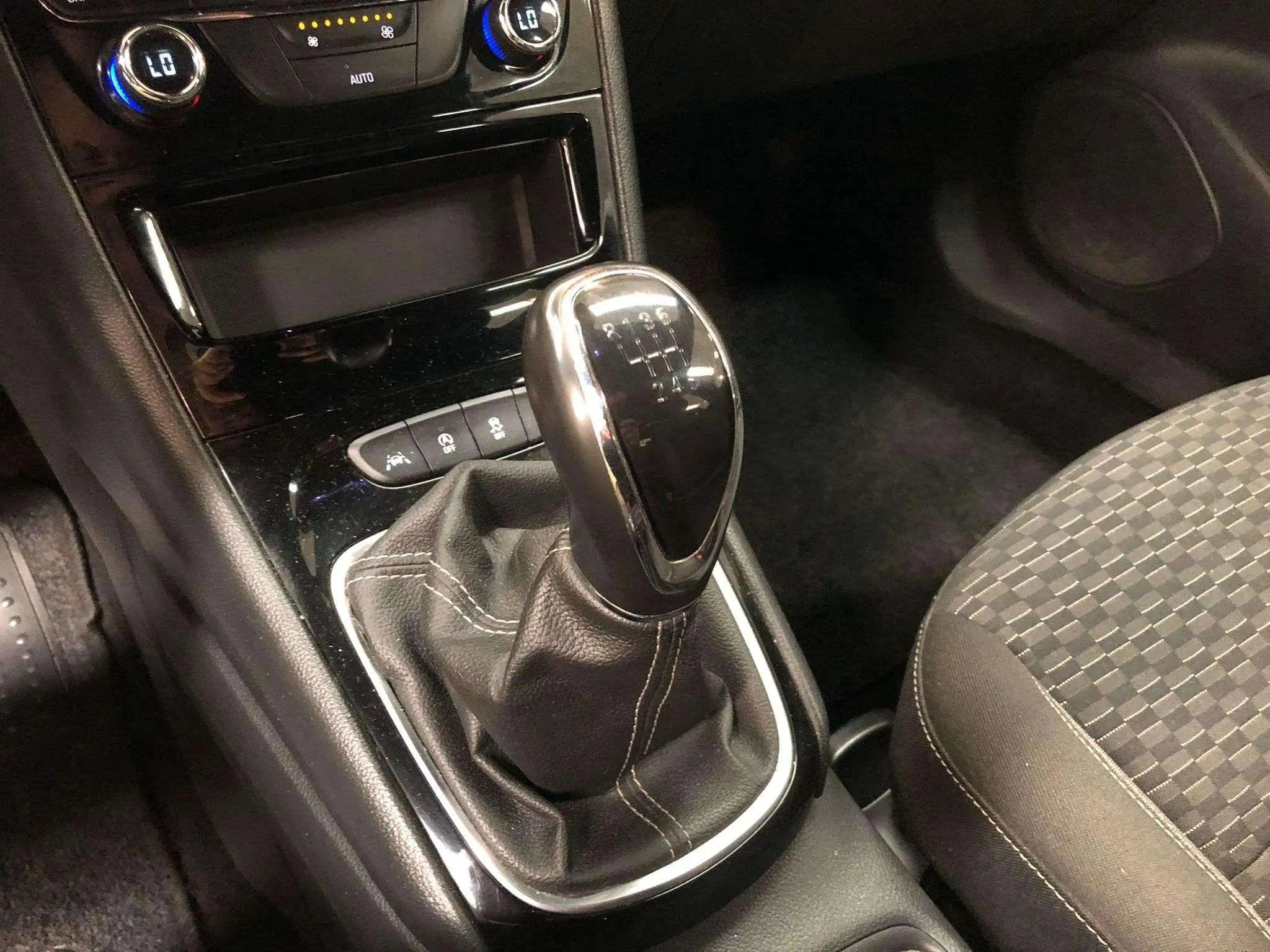 Opel Astra 1.2T SHT Business Elegance - foto 9