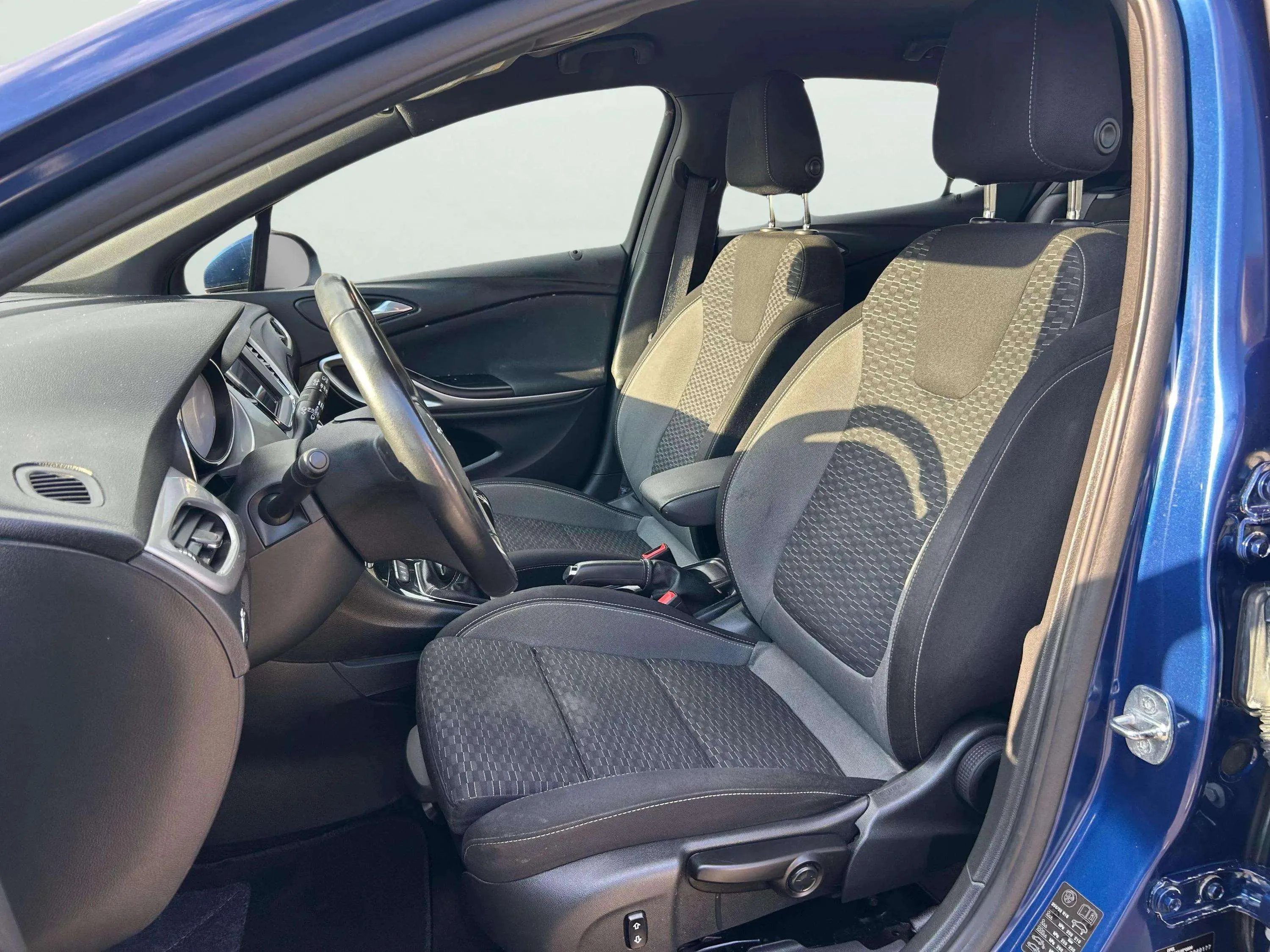 Opel Astra 1.2T SHT GS Line - foto 11