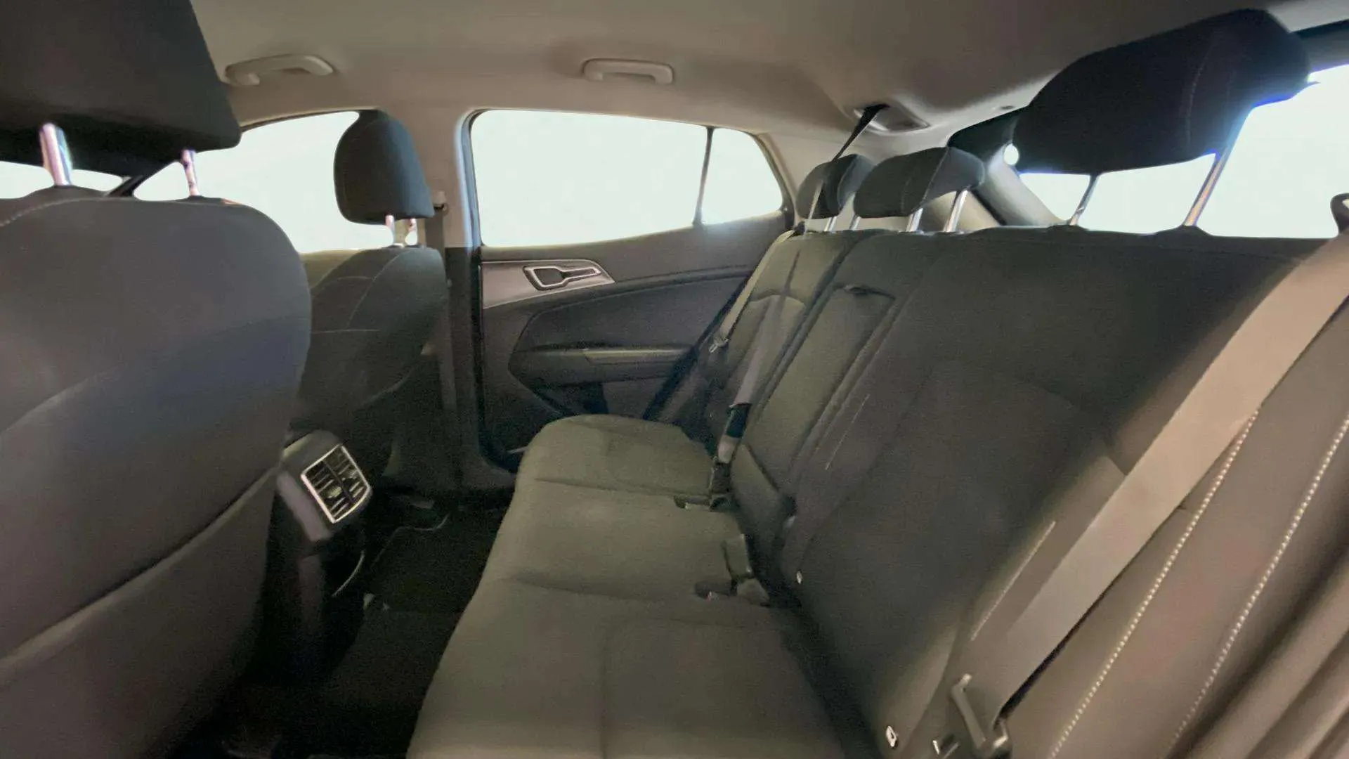 Kia Sportage 1.6 CRDi MHEV Business 4x2 - foto 16