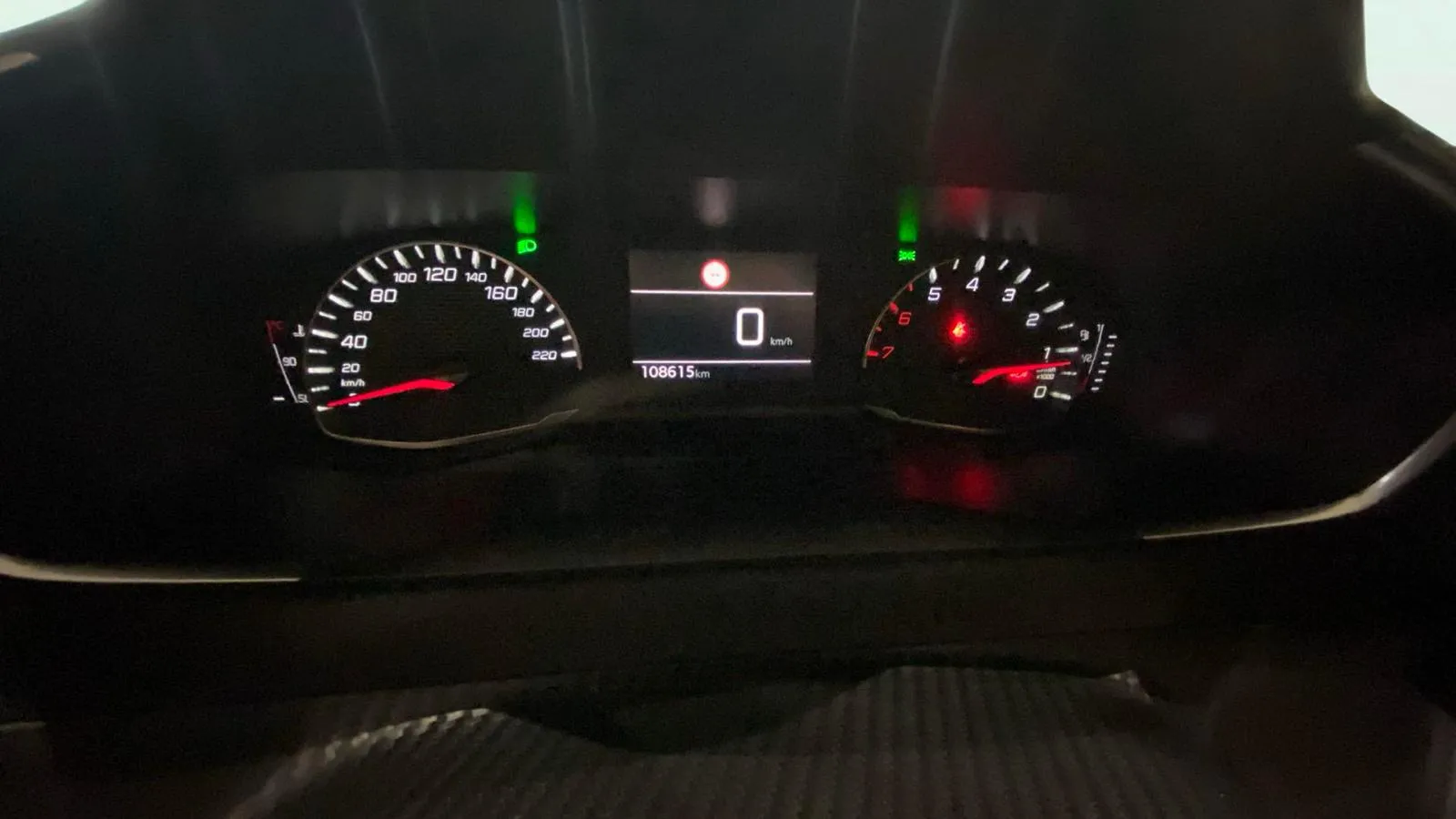 Peugeot 2008 Active Pack PureTech 100 BVM6 - foto 9